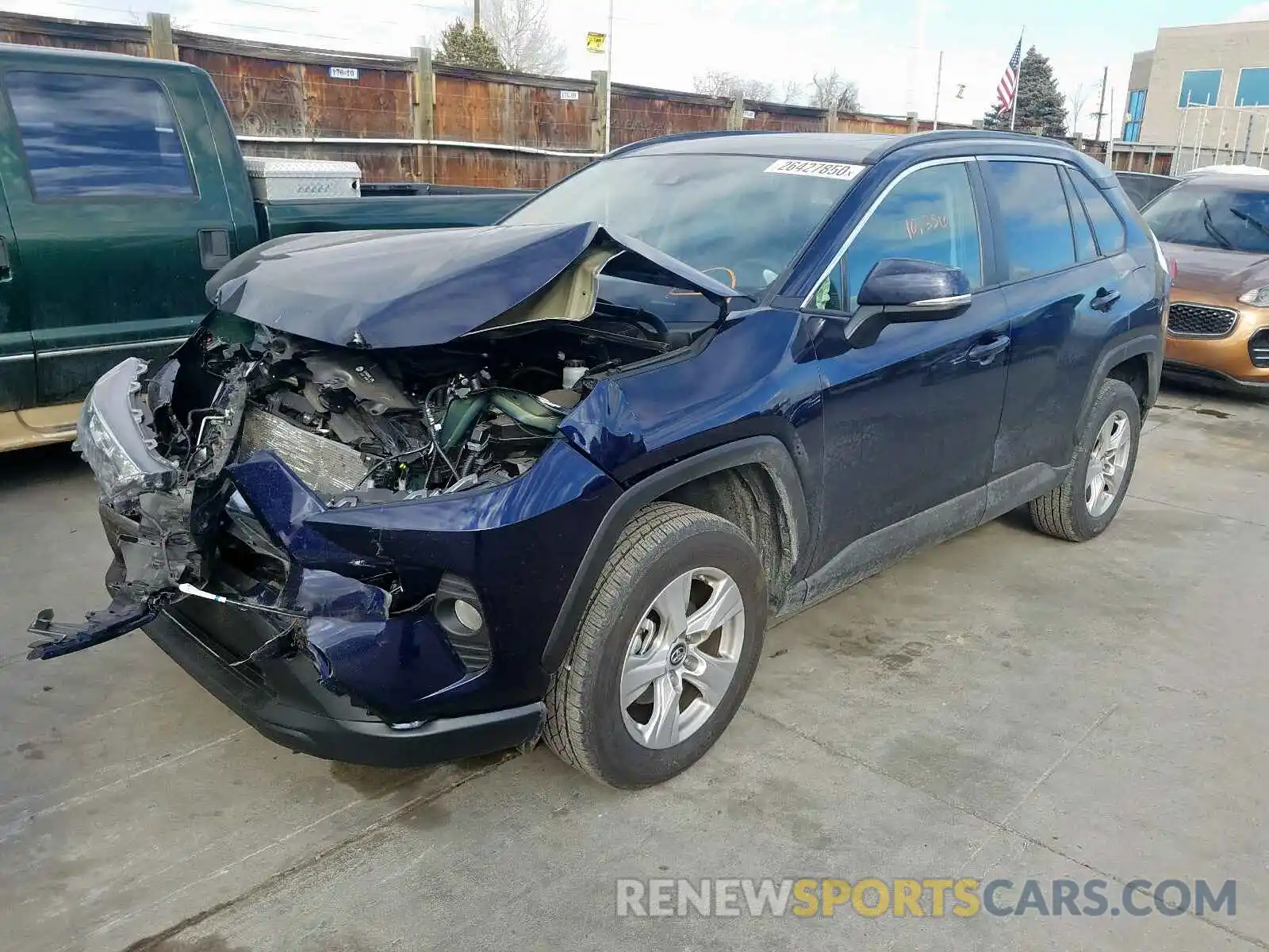 2 Фотография поврежденного автомобиля 2T3P1RFV2KC008300 TOYOTA RAV4 2019