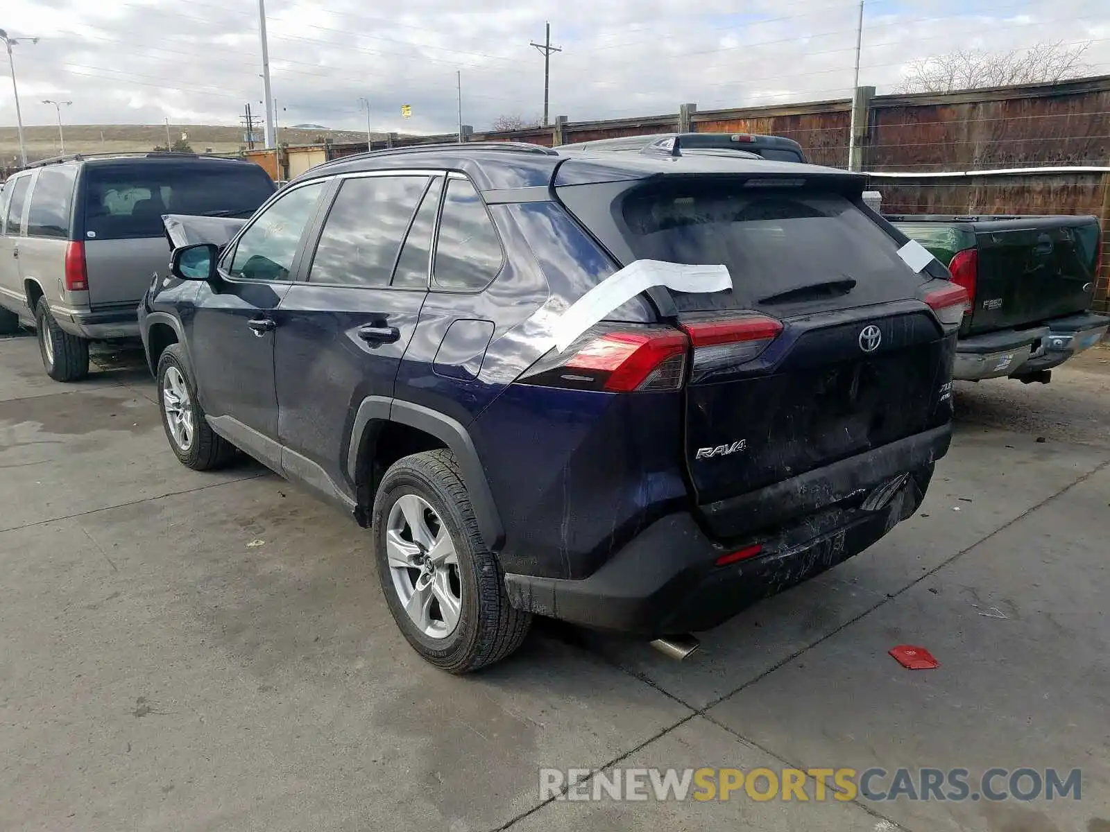 3 Фотография поврежденного автомобиля 2T3P1RFV2KC008300 TOYOTA RAV4 2019