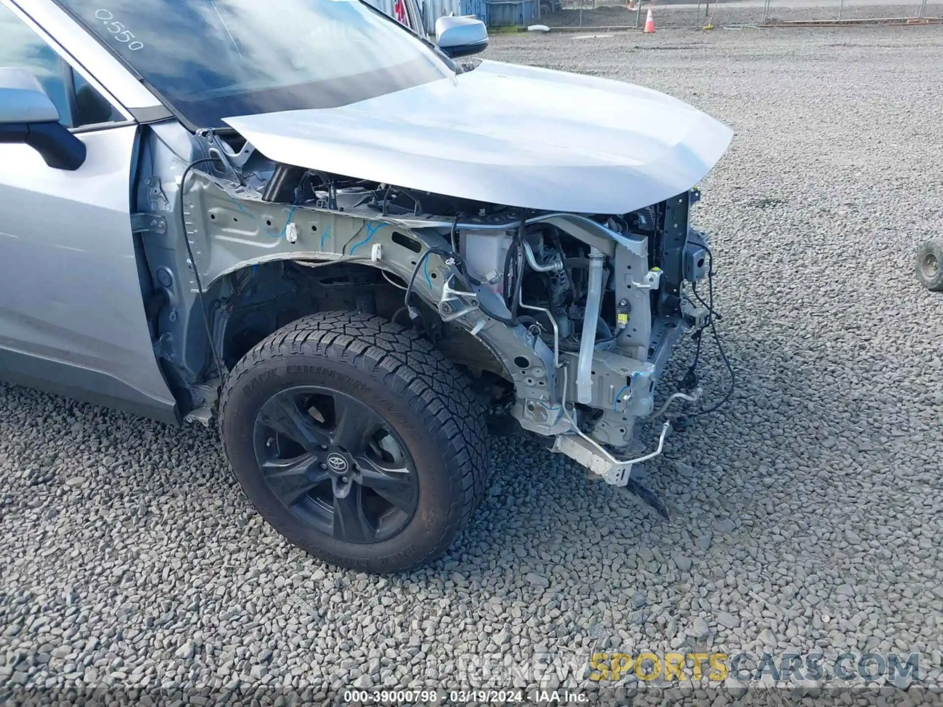 18 Photograph of a damaged car 2T3P1RFV2KC019720 TOYOTA RAV4 2019