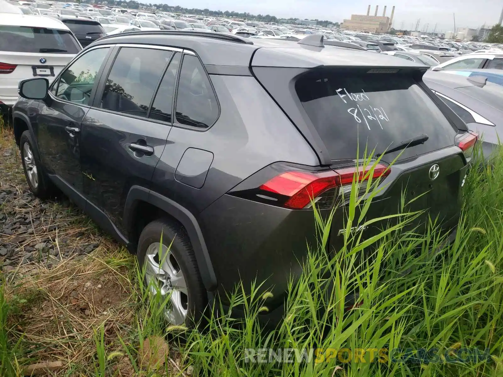 3 Фотография поврежденного автомобиля 2T3P1RFV2KC033018 TOYOTA RAV4 2019