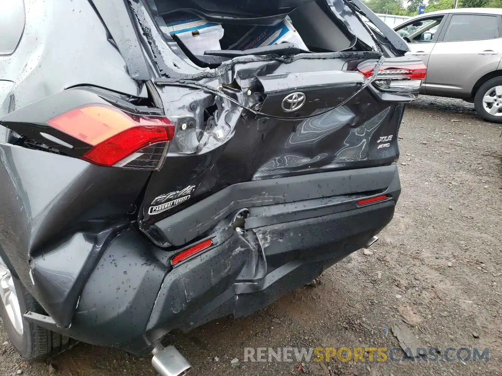 9 Photograph of a damaged car 2T3P1RFV2KC040440 TOYOTA RAV4 2019