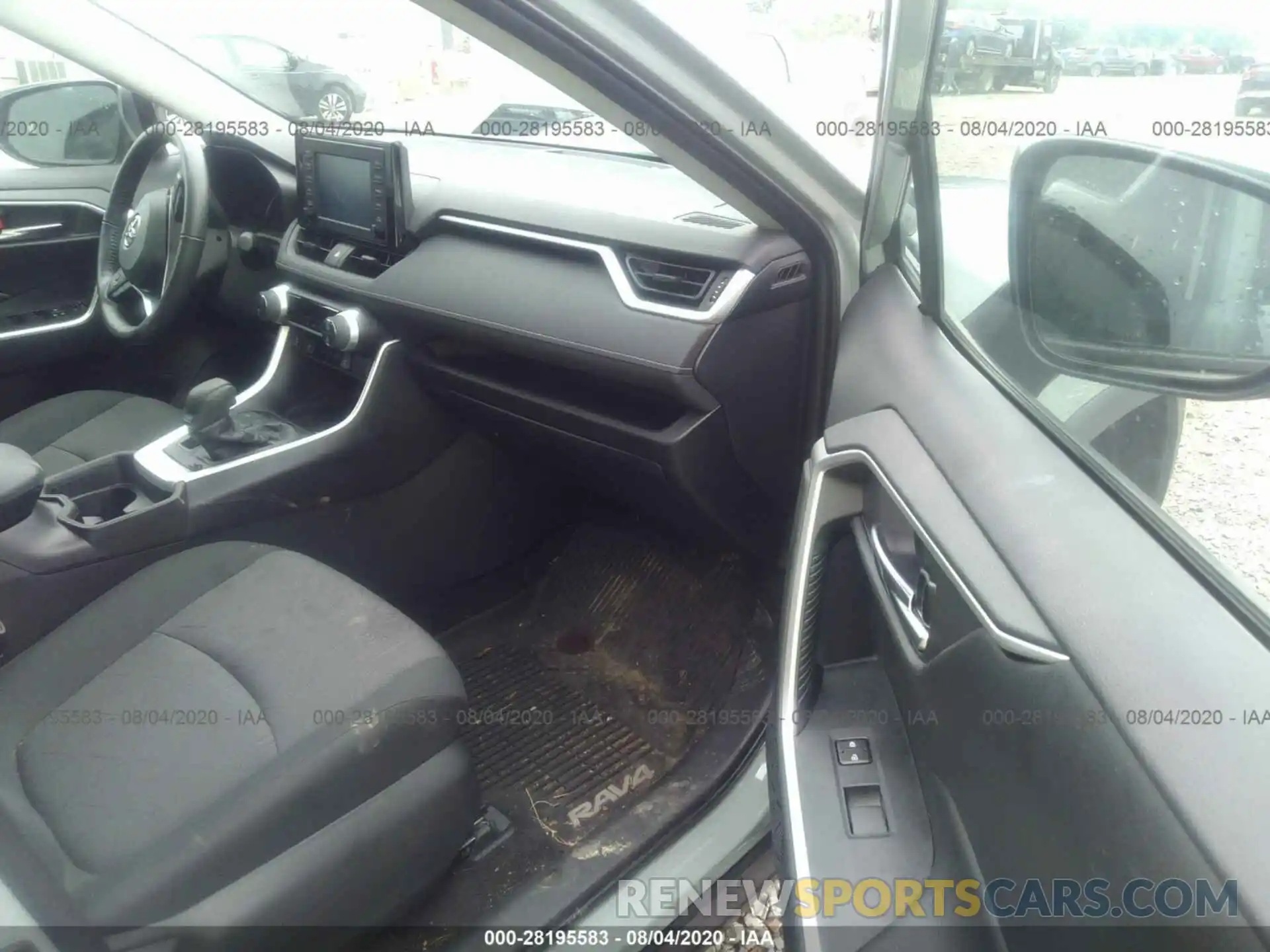 5 Photograph of a damaged car 2T3P1RFV2KC051485 TOYOTA RAV4 2019