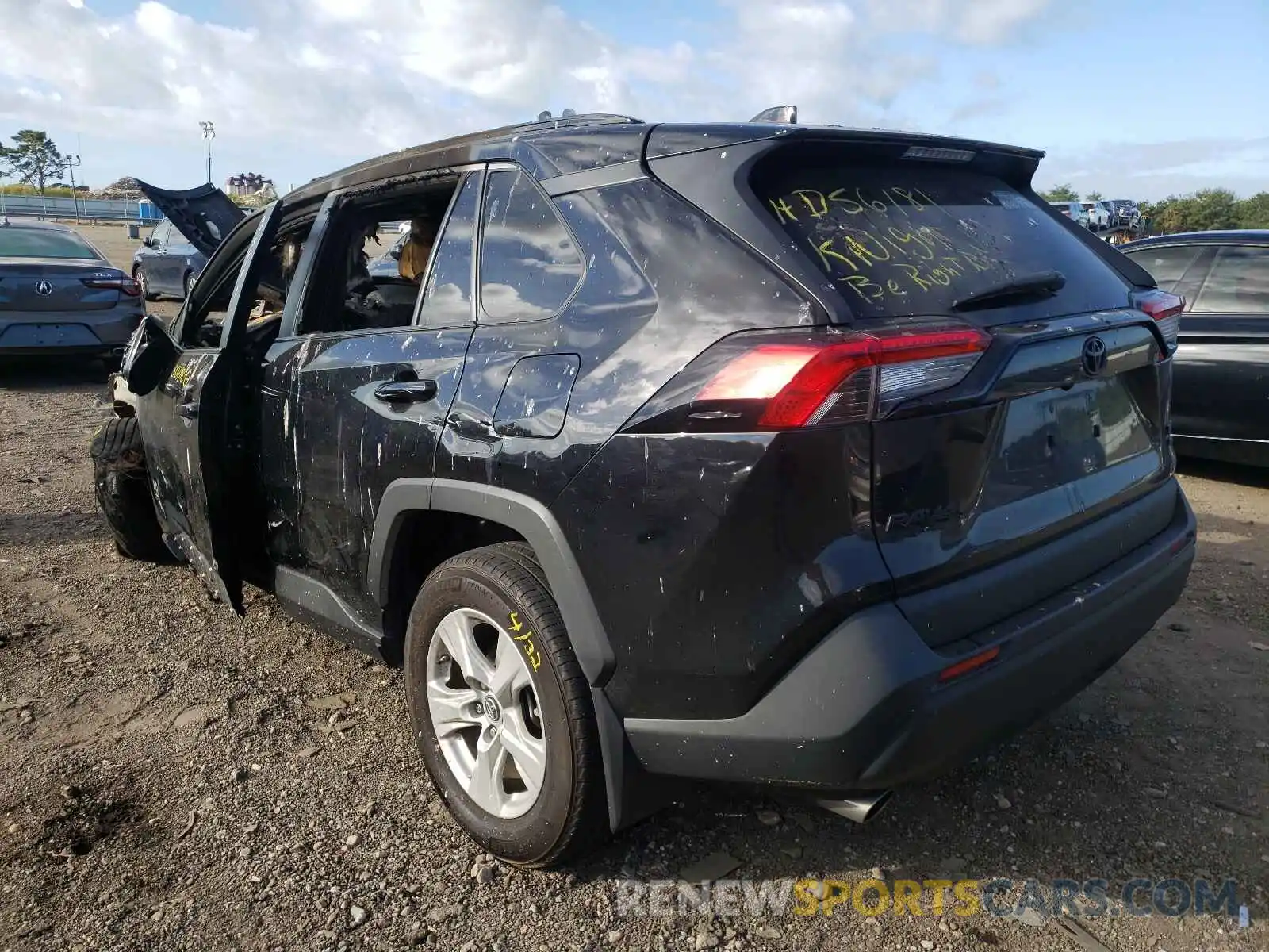 3 Photograph of a damaged car 2T3P1RFV2KC060624 TOYOTA RAV4 2019