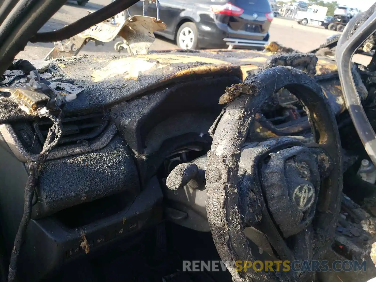 8 Photograph of a damaged car 2T3P1RFV2KC060624 TOYOTA RAV4 2019