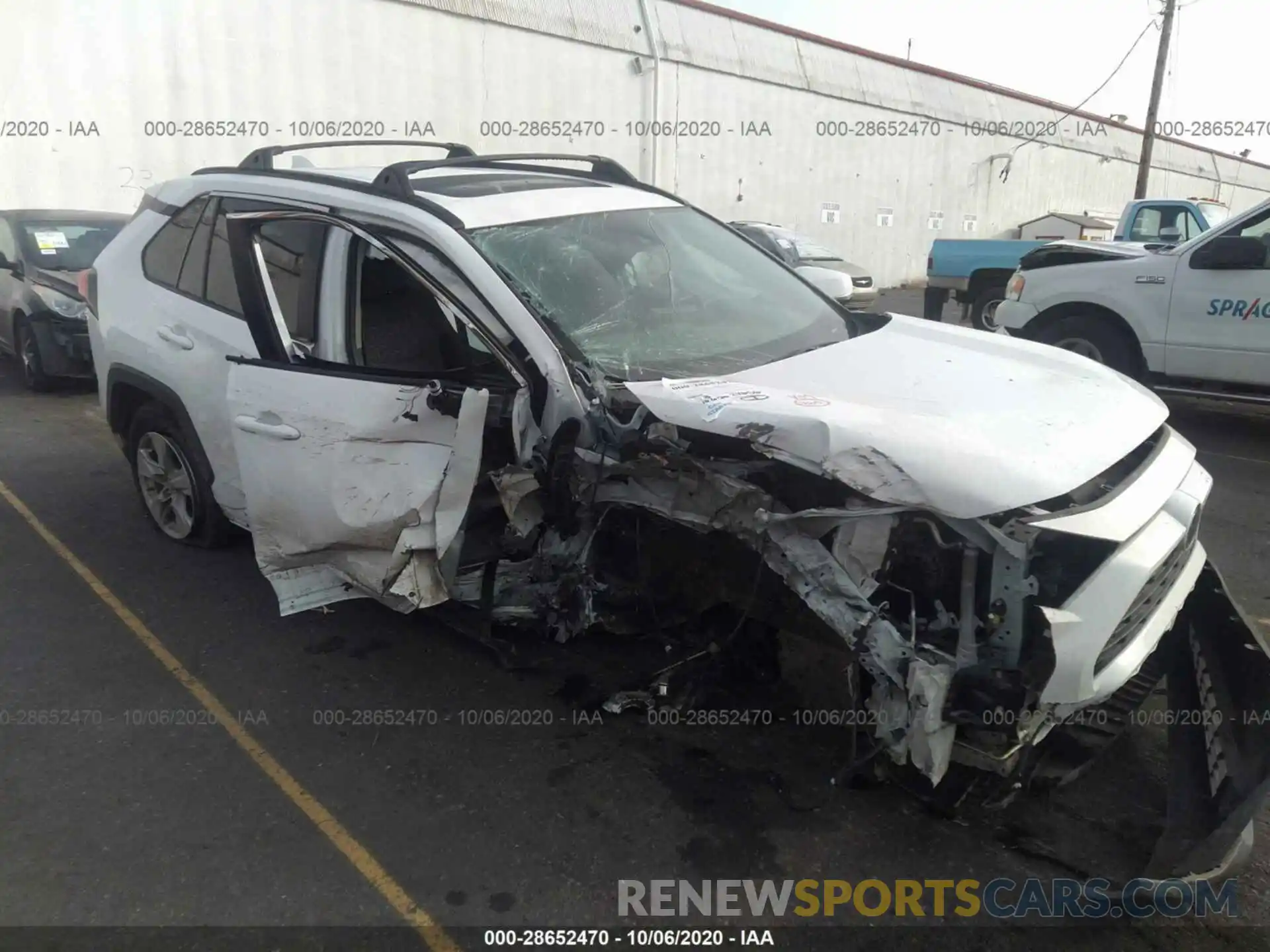 1 Photograph of a damaged car 2T3P1RFV2KW018792 TOYOTA RAV4 2019