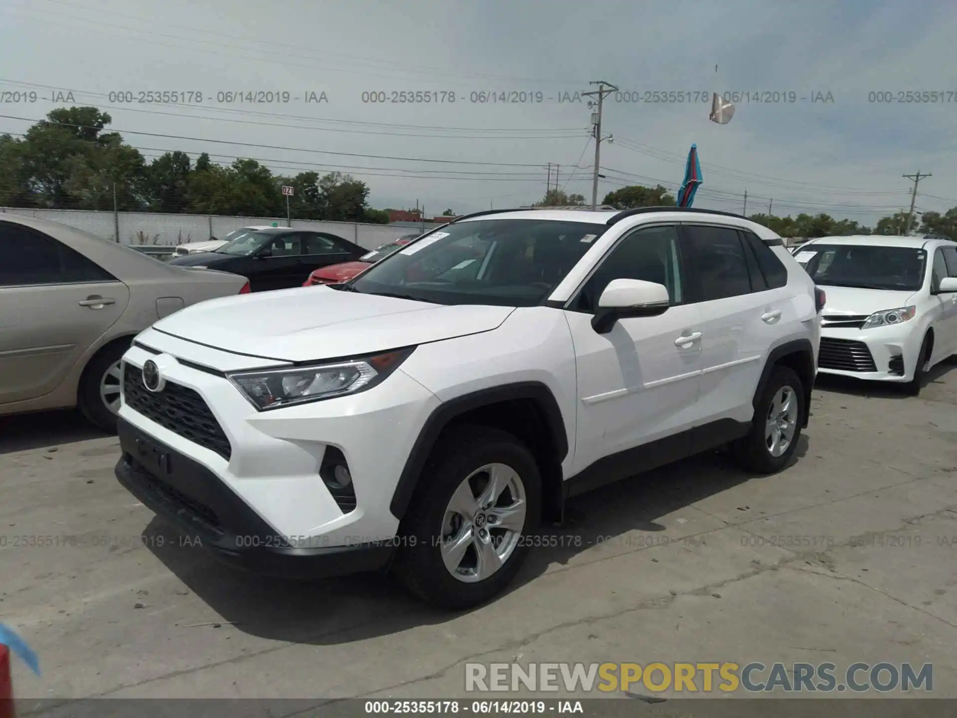 2 Photograph of a damaged car 2T3P1RFV2KW021451 TOYOTA RAV4 2019