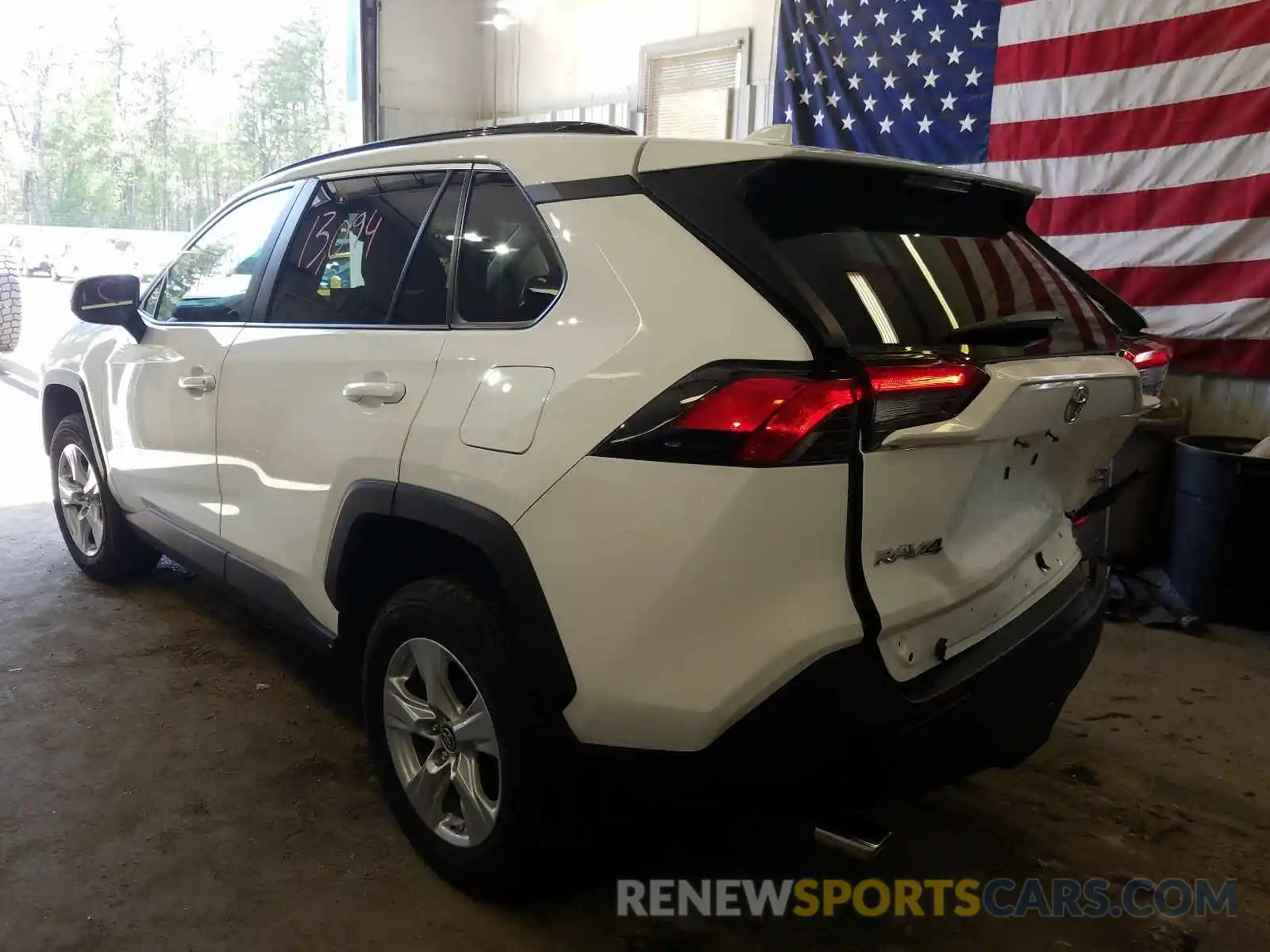 3 Photograph of a damaged car 2T3P1RFV2KW036001 TOYOTA RAV4 2019