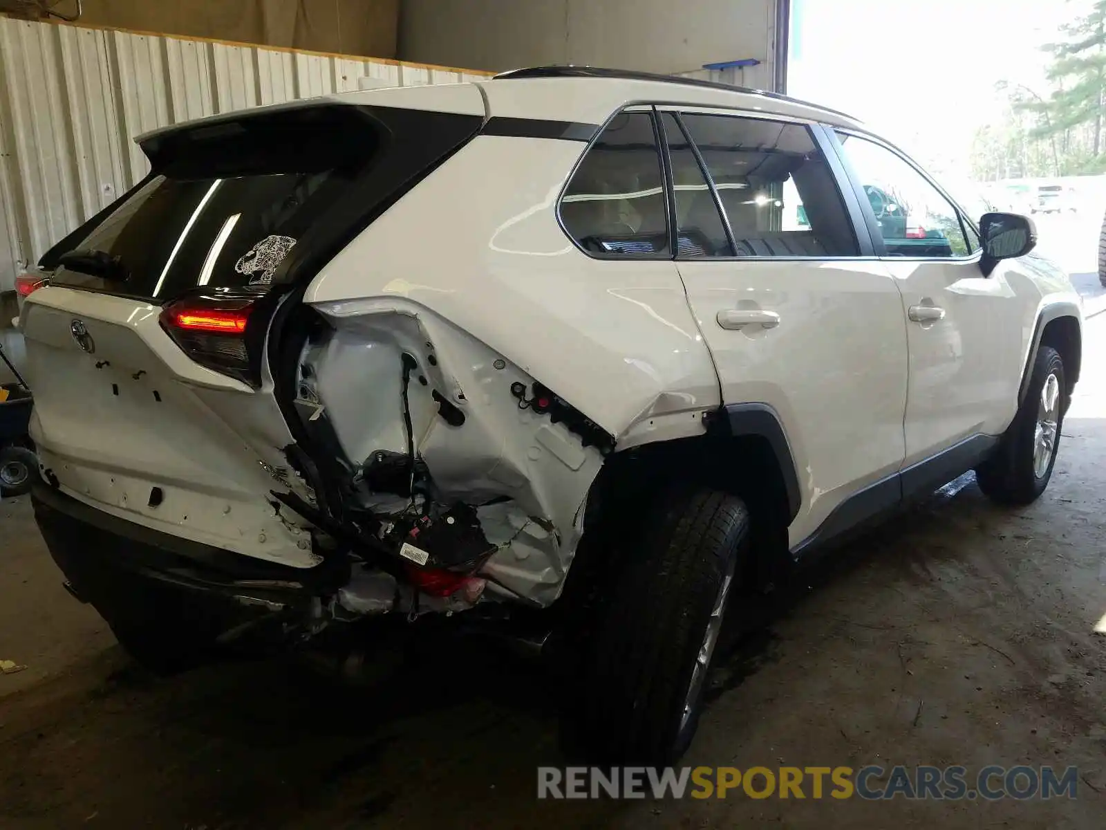 4 Photograph of a damaged car 2T3P1RFV2KW036001 TOYOTA RAV4 2019