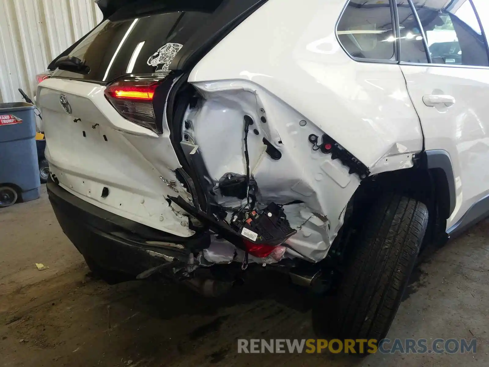 9 Photograph of a damaged car 2T3P1RFV2KW036001 TOYOTA RAV4 2019