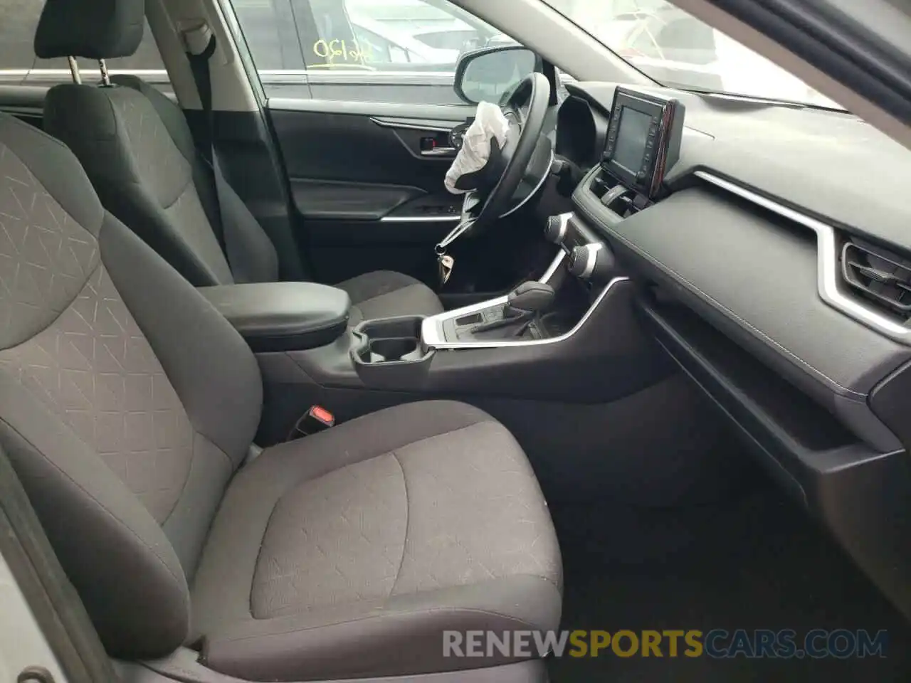 5 Photograph of a damaged car 2T3P1RFV2KW056118 TOYOTA RAV4 2019