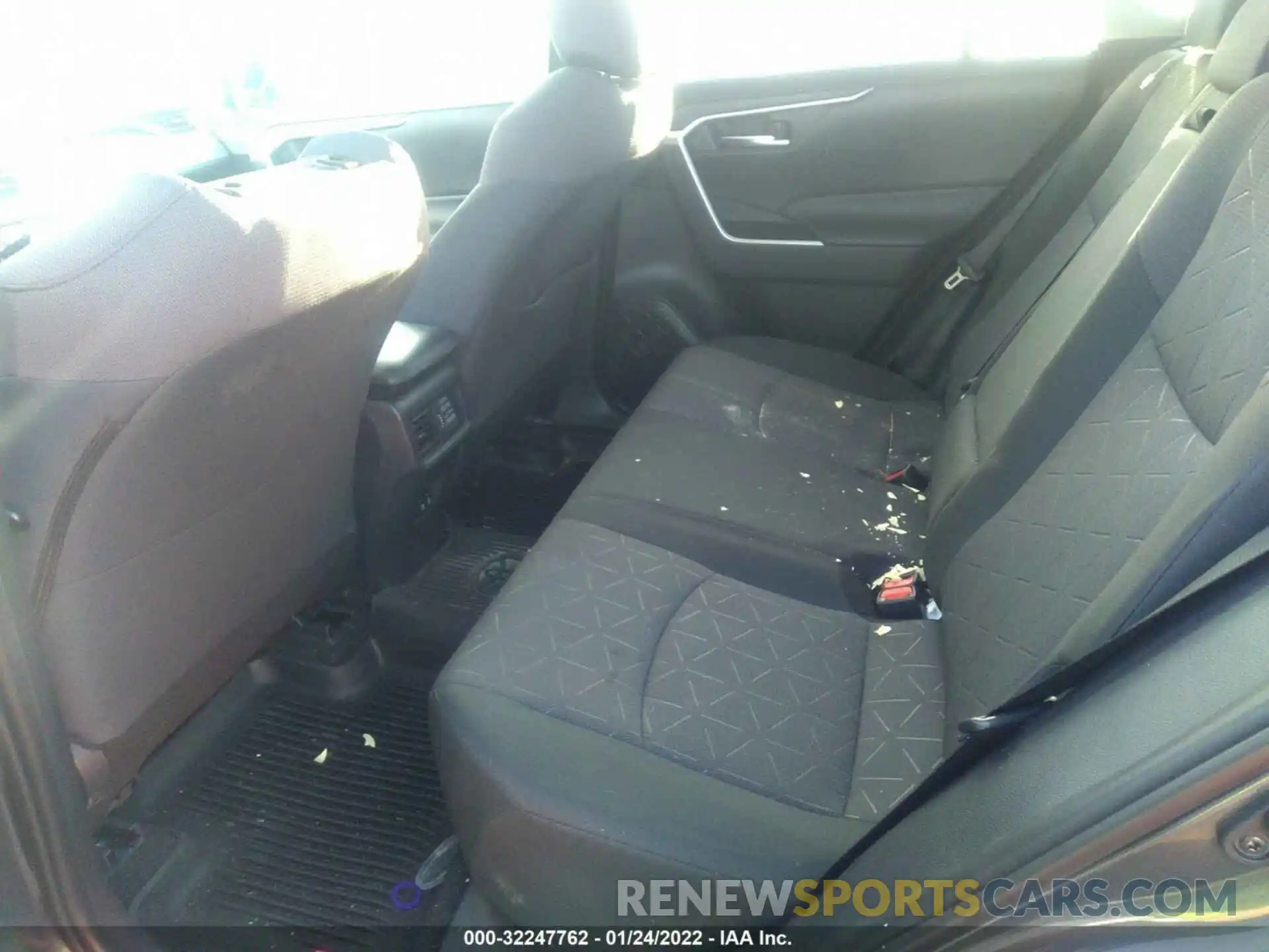 8 Photograph of a damaged car 2T3P1RFV2KW060332 TOYOTA RAV4 2019