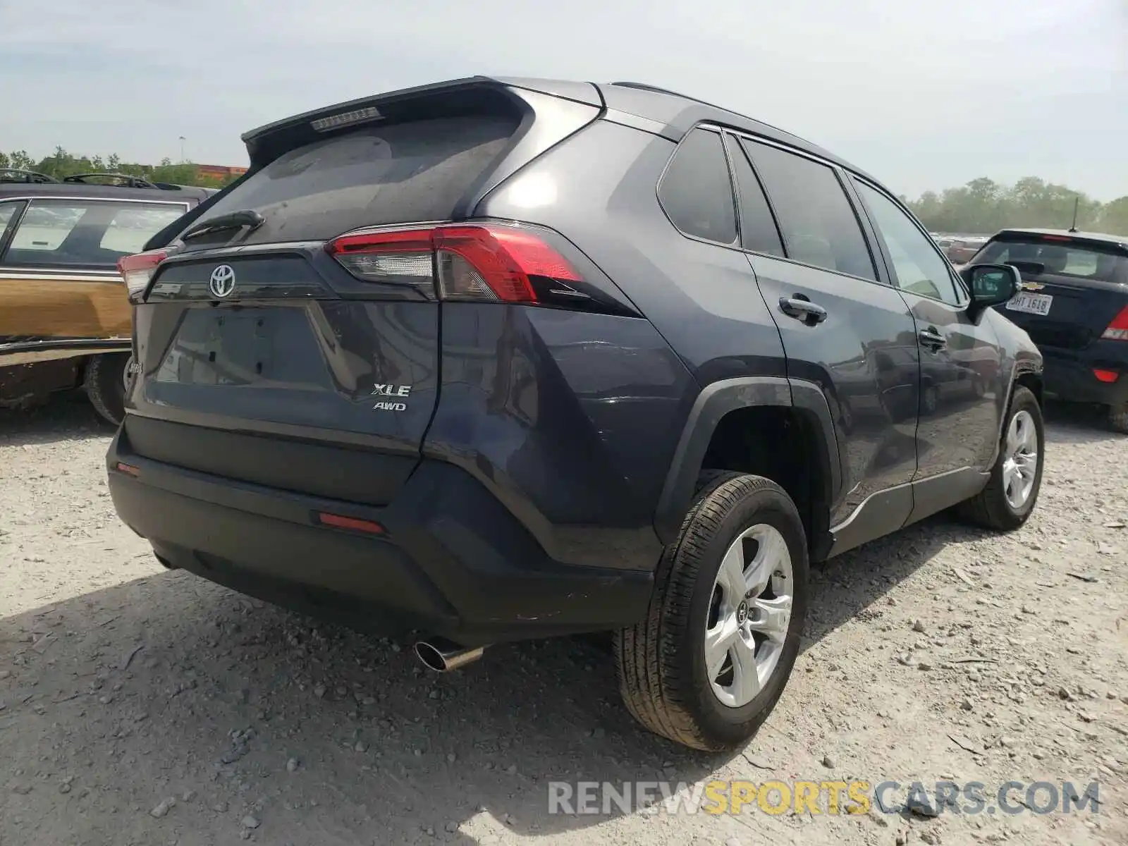 4 Photograph of a damaged car 2T3P1RFV2KW082914 TOYOTA RAV4 2019