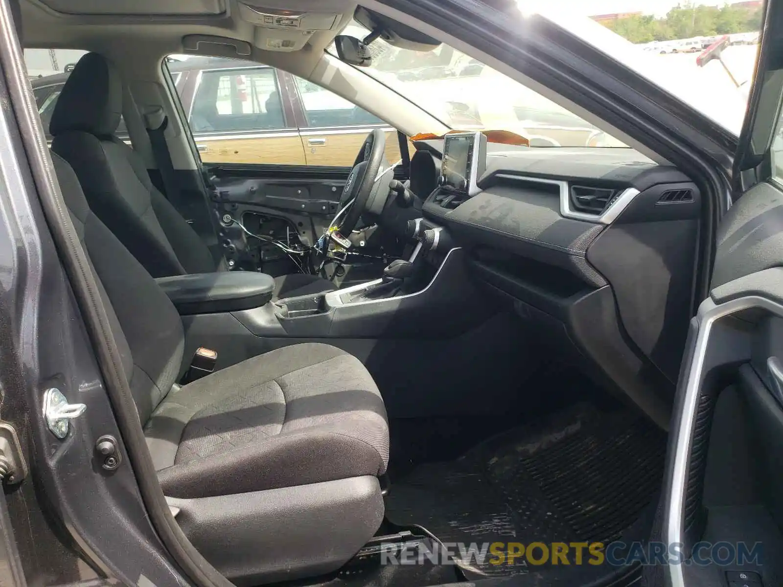 5 Photograph of a damaged car 2T3P1RFV2KW082914 TOYOTA RAV4 2019