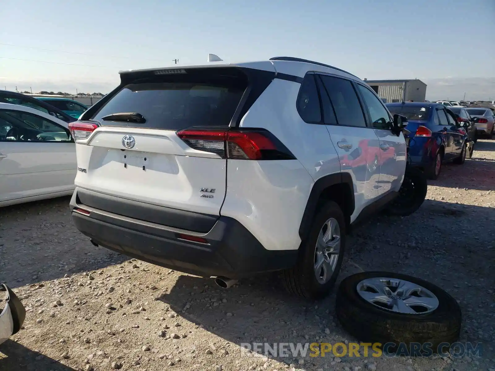 4 Photograph of a damaged car 2T3P1RFV3KC004269 TOYOTA RAV4 2019