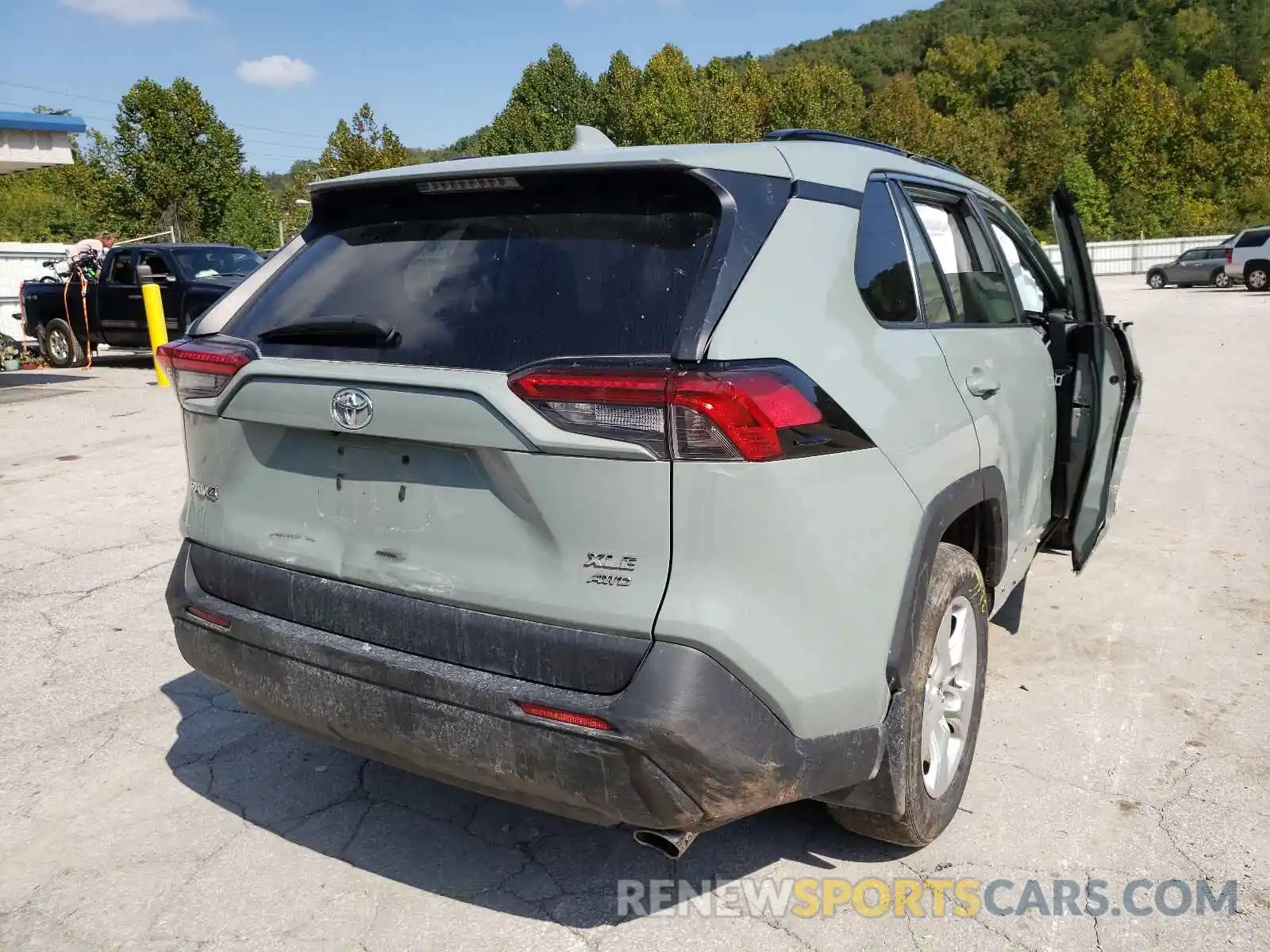 4 Photograph of a damaged car 2T3P1RFV3KC005731 TOYOTA RAV4 2019