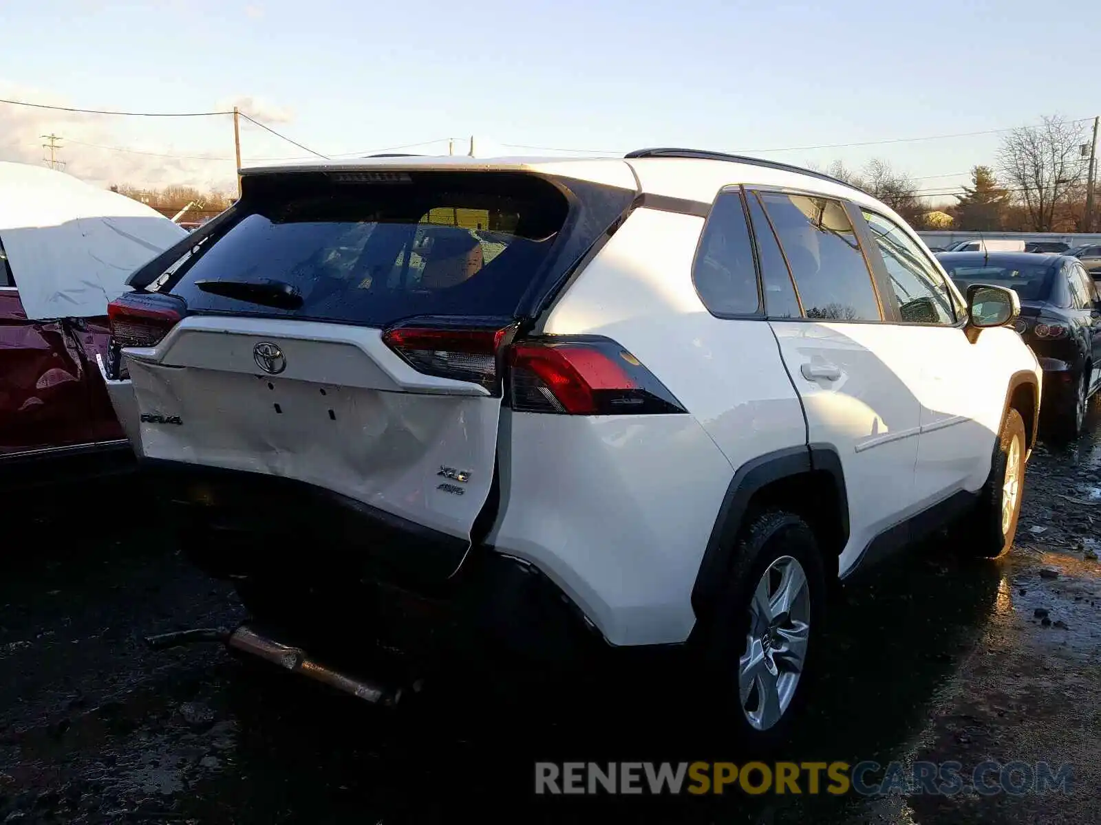 4 Photograph of a damaged car 2T3P1RFV3KC019080 TOYOTA RAV4 2019