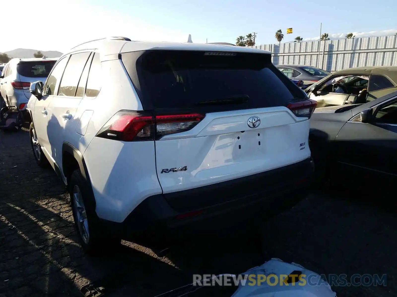 3 Фотография поврежденного автомобиля 2T3P1RFV3KC025946 TOYOTA RAV4 2019