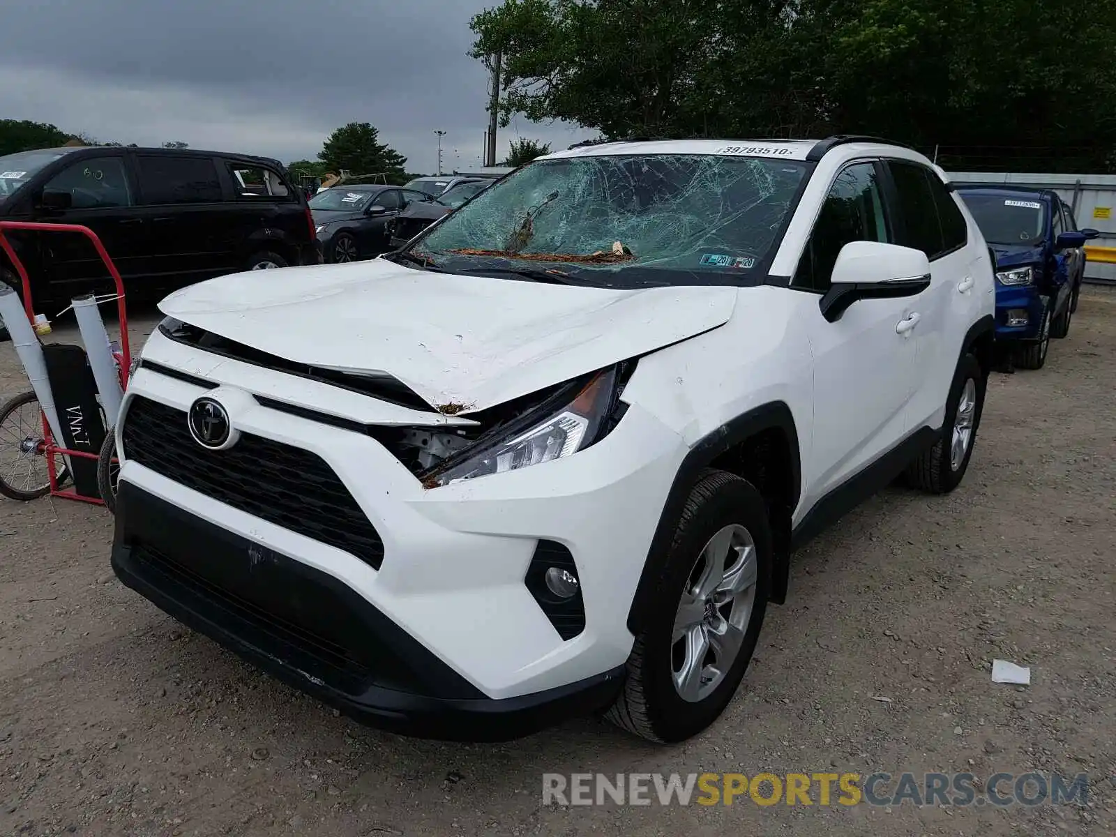 2 Фотография поврежденного автомобиля 2T3P1RFV3KC037577 TOYOTA RAV4 2019