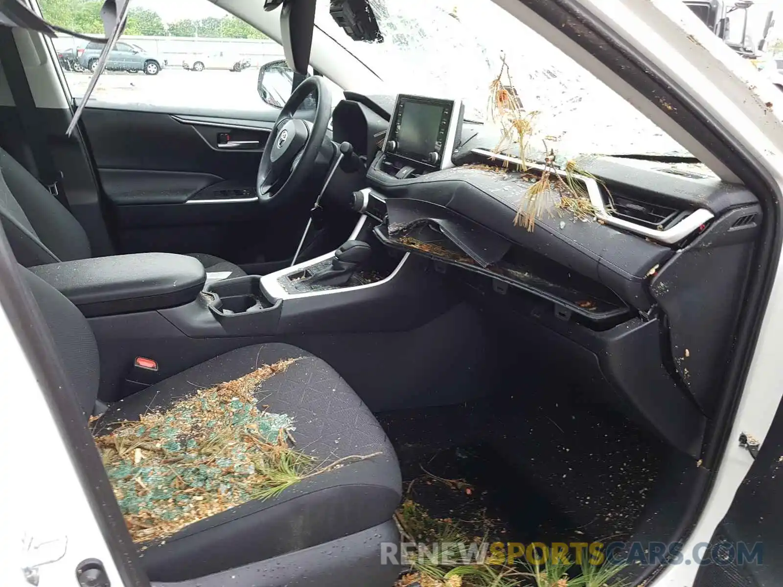 5 Photograph of a damaged car 2T3P1RFV3KC037577 TOYOTA RAV4 2019