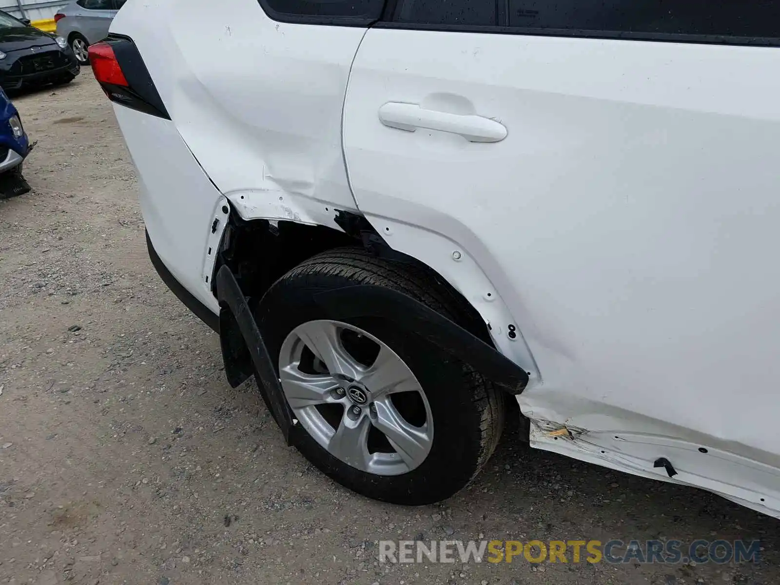 9 Photograph of a damaged car 2T3P1RFV3KC037577 TOYOTA RAV4 2019