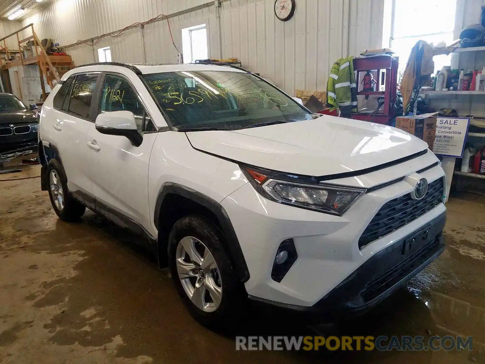 1 Фотография поврежденного автомобиля 2T3P1RFV3KW017005 TOYOTA RAV4 2019