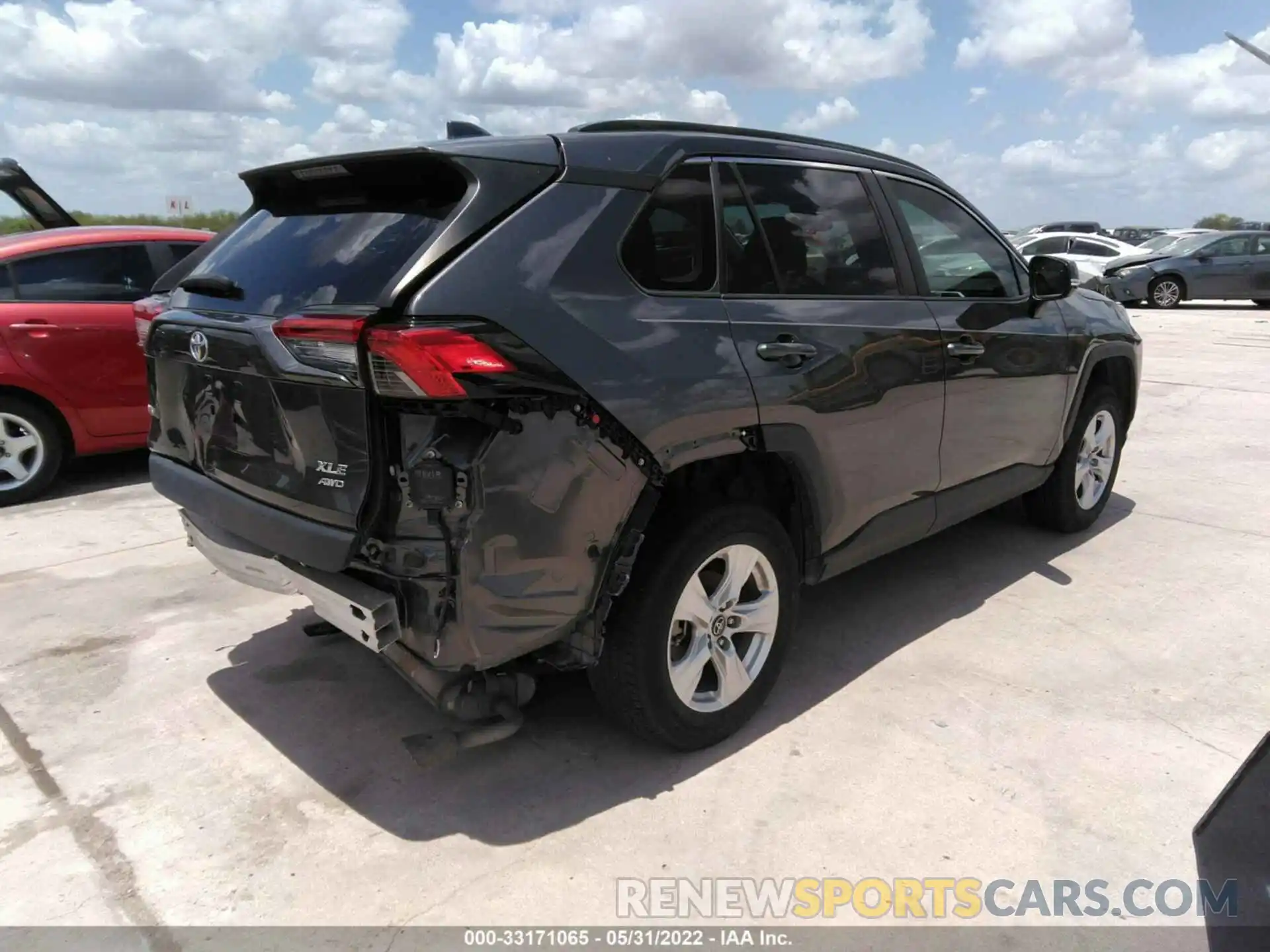 4 Photograph of a damaged car 2T3P1RFV3KW024360 TOYOTA RAV4 2019