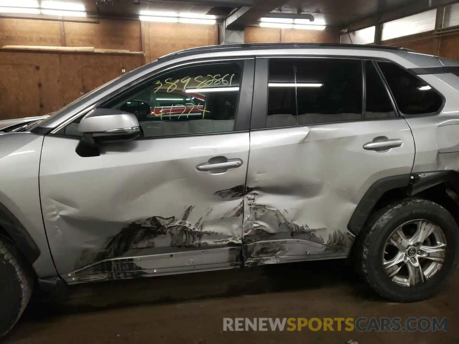 9 Photograph of a damaged car 2T3P1RFV3KW033088 TOYOTA RAV4 2019