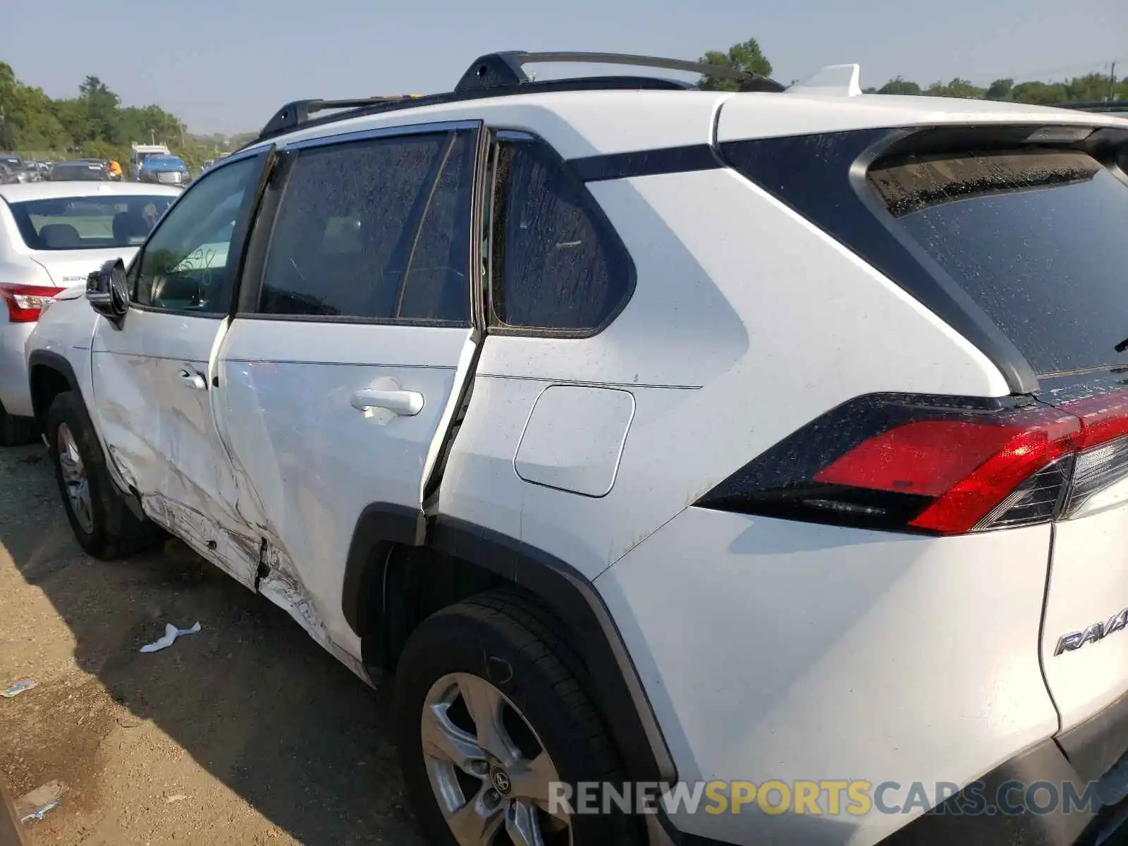 9 Photograph of a damaged car 2T3P1RFV3KW042194 TOYOTA RAV4 2019