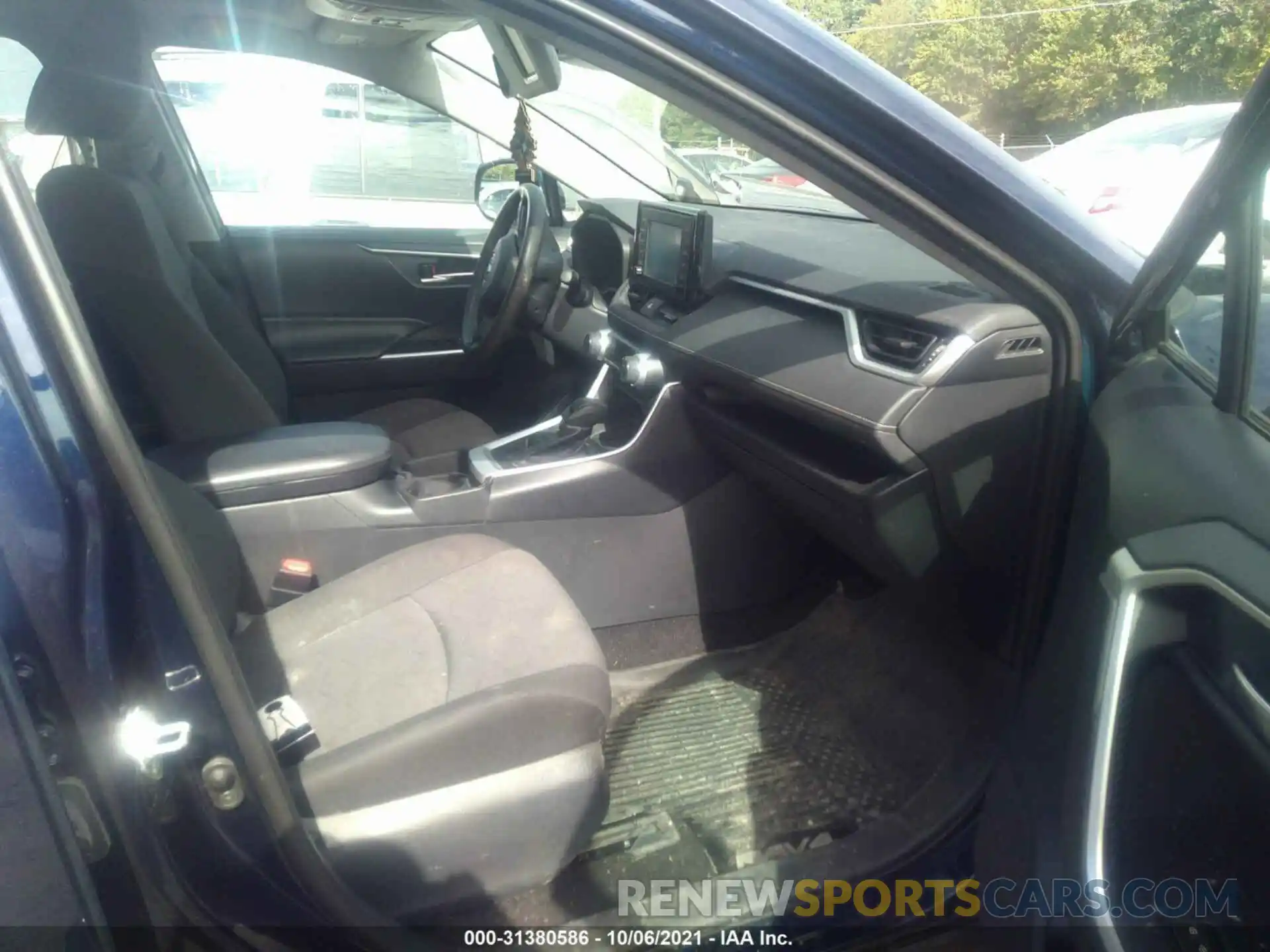 5 Photograph of a damaged car 2T3P1RFV3KW049470 TOYOTA RAV4 2019