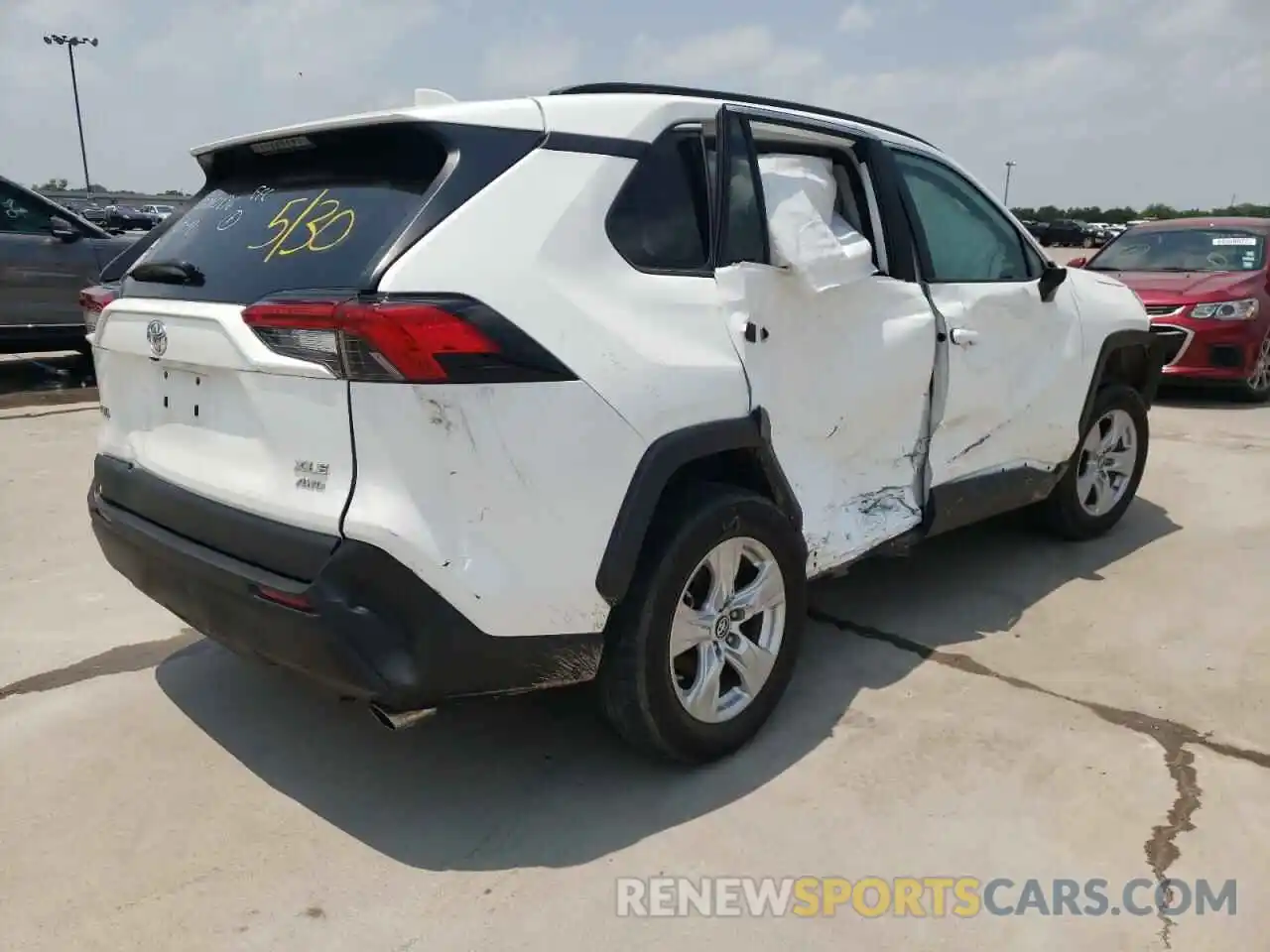 4 Photograph of a damaged car 2T3P1RFV3KW056371 TOYOTA RAV4 2019