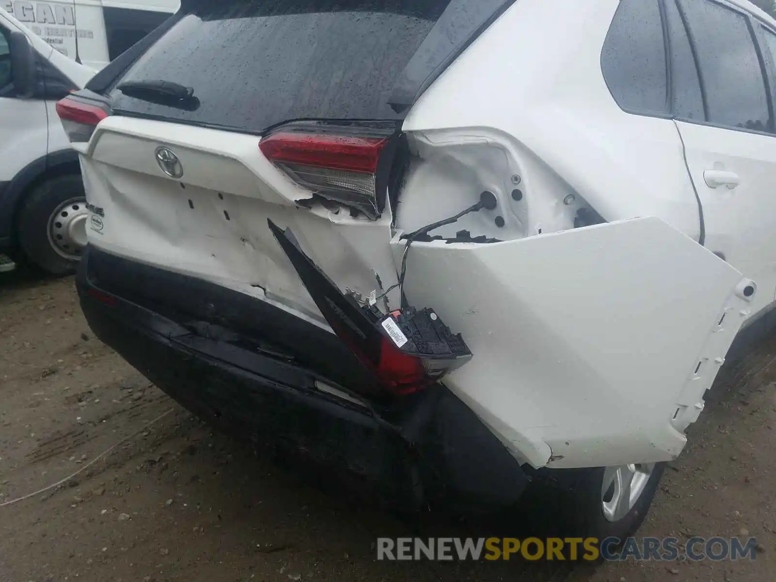 9 Photograph of a damaged car 2T3P1RFV4KC005186 TOYOTA RAV4 2019