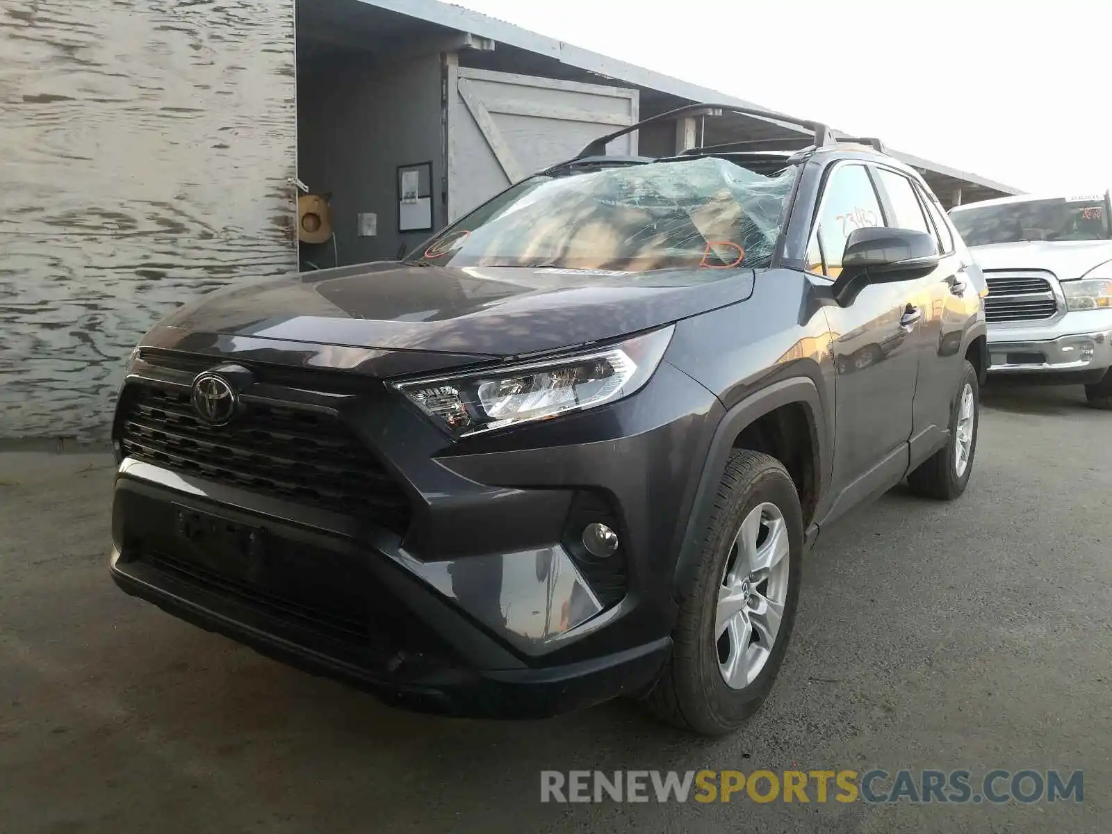 2 Фотография поврежденного автомобиля 2T3P1RFV4KC010985 TOYOTA RAV4 2019