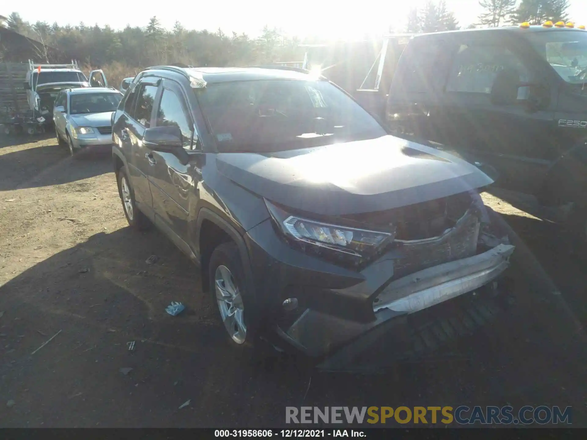 1 Фотография поврежденного автомобиля 2T3P1RFV4KC041072 TOYOTA RAV4 2019