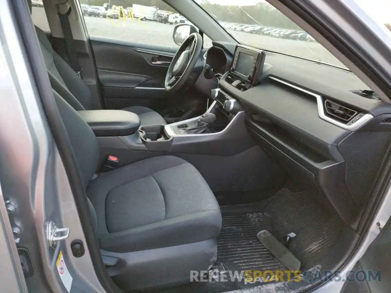 5 Photograph of a damaged car 2T3P1RFV4KW011004 TOYOTA RAV4 2019