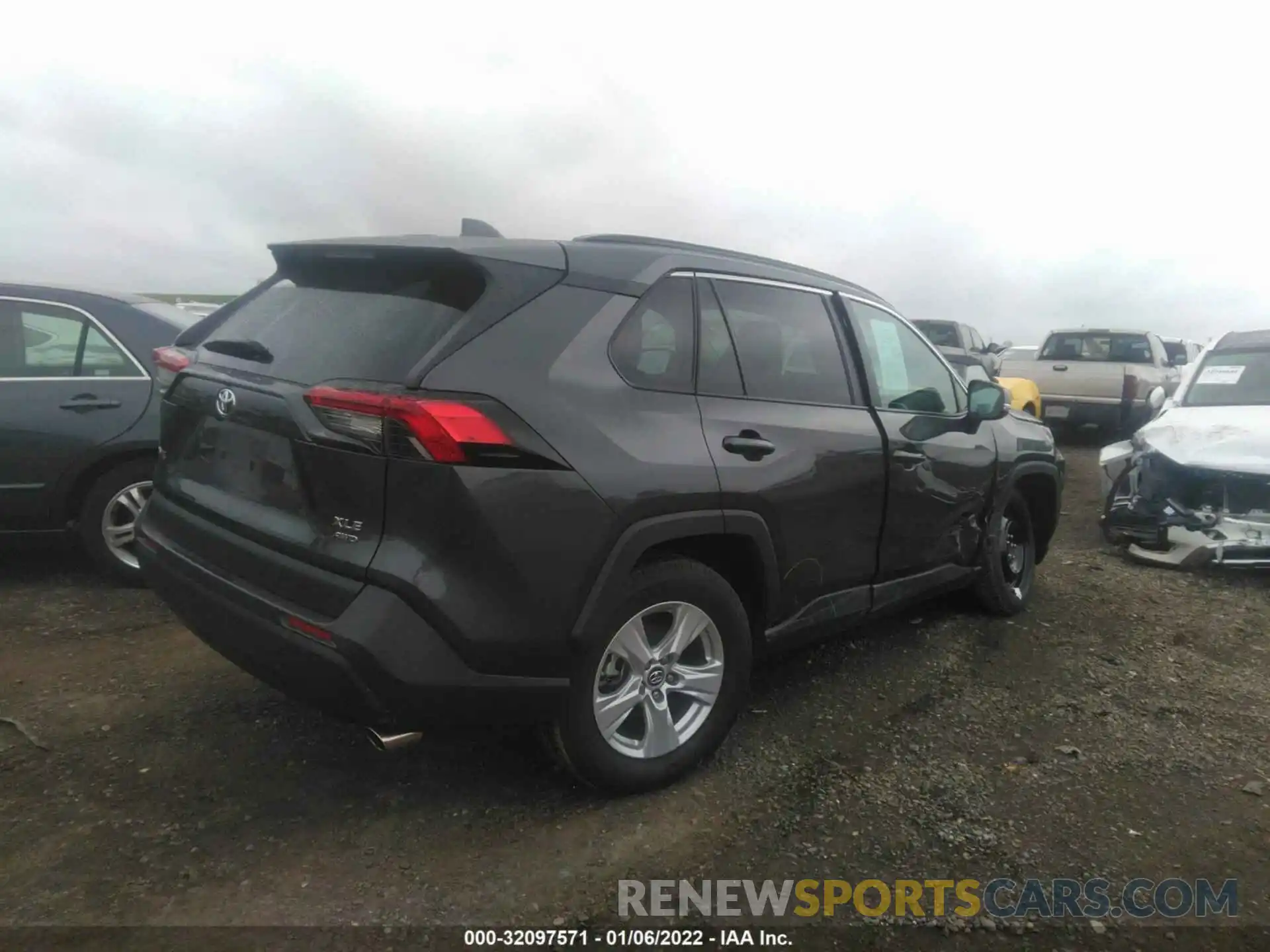 4 Photograph of a damaged car 2T3P1RFV4KW015814 TOYOTA RAV4 2019