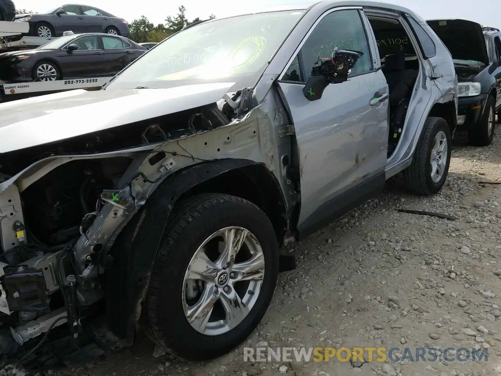 9 Photograph of a damaged car 2T3P1RFV4KW029857 TOYOTA RAV4 2019