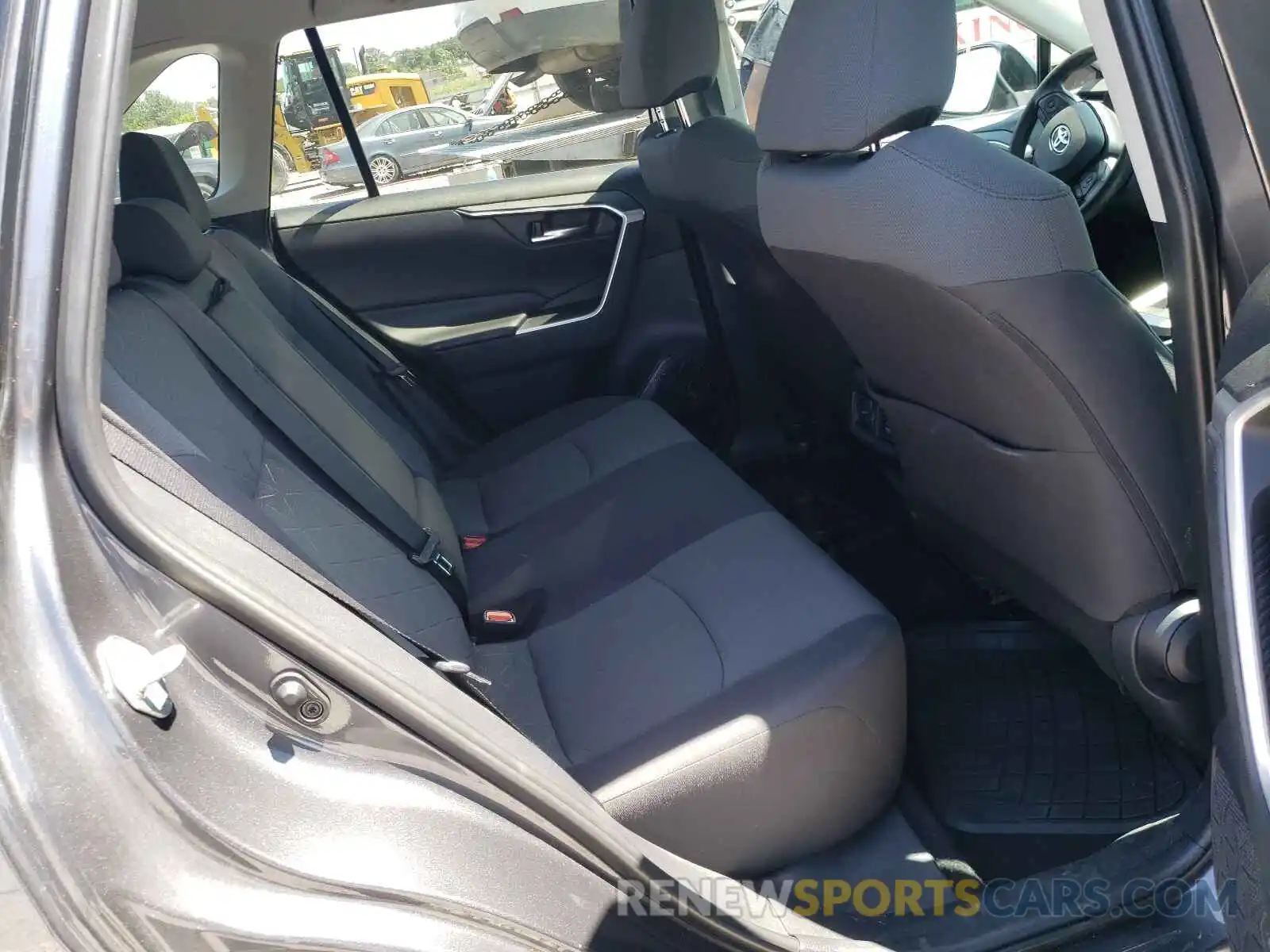 6 Photograph of a damaged car 2T3P1RFV4KW034718 TOYOTA RAV4 2019