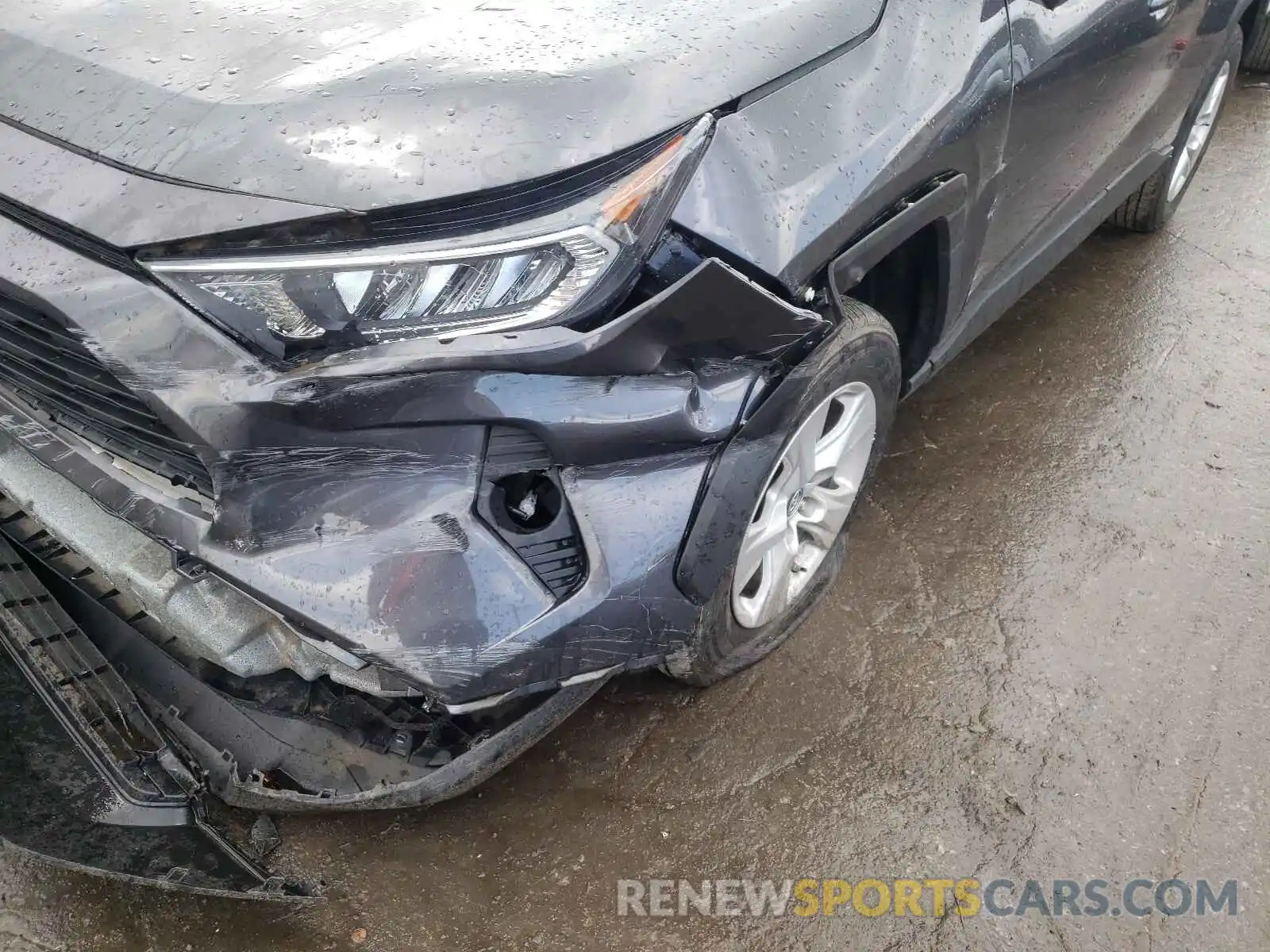 9 Photograph of a damaged car 2T3P1RFV4KW066360 TOYOTA RAV4 2019