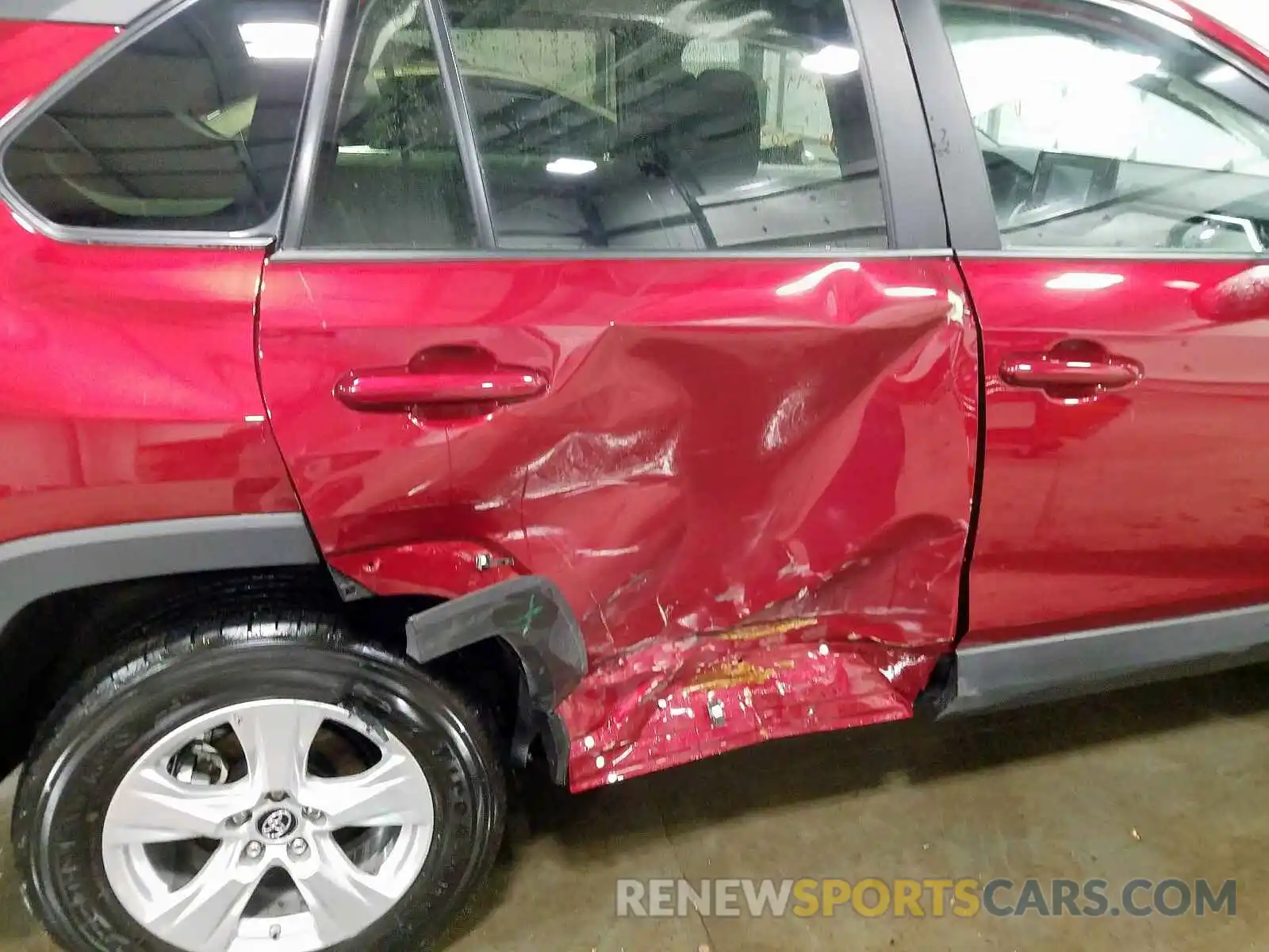 9 Photograph of a damaged car 2T3P1RFV4KW067380 TOYOTA RAV4 2019