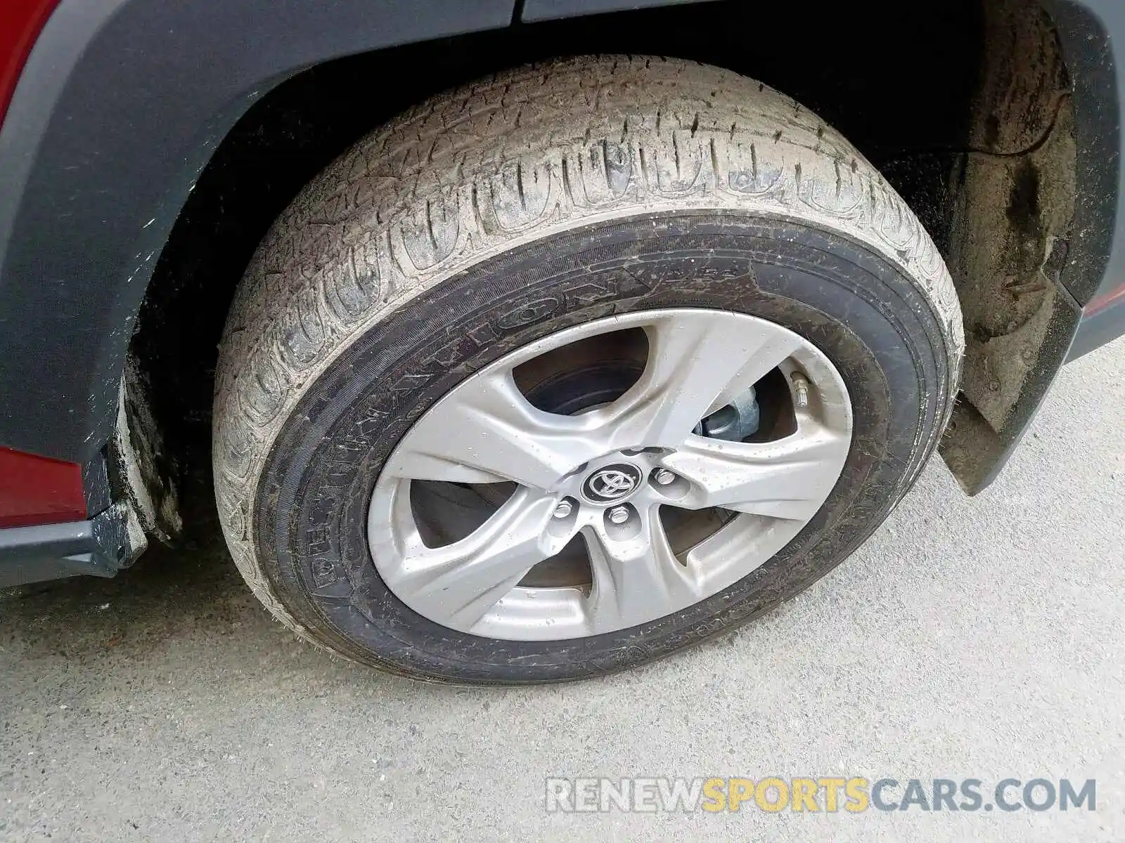 9 Photograph of a damaged car 2T3P1RFV5KC005665 TOYOTA RAV4 2019