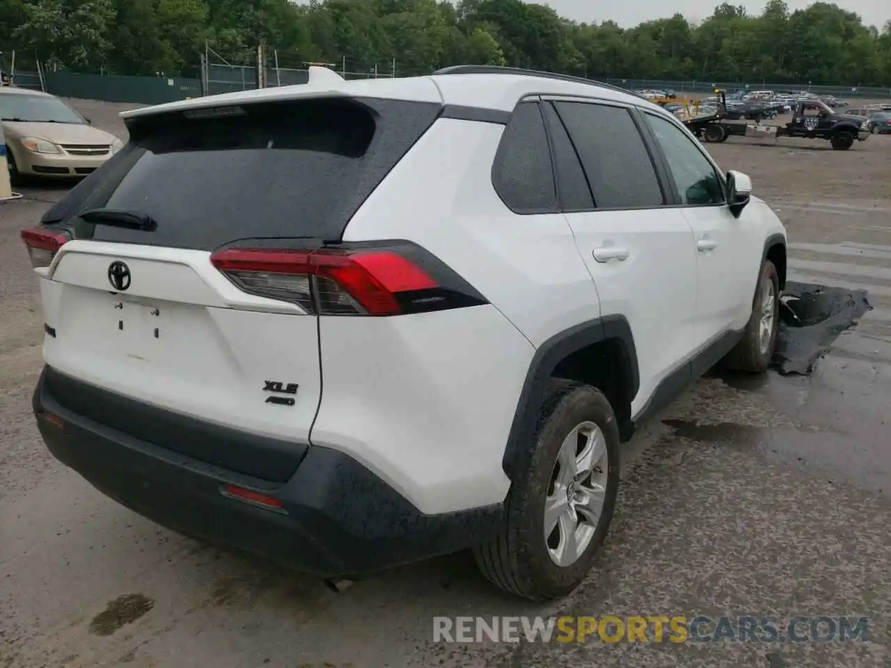 4 Photograph of a damaged car 2T3P1RFV5KC023924 TOYOTA RAV4 2019