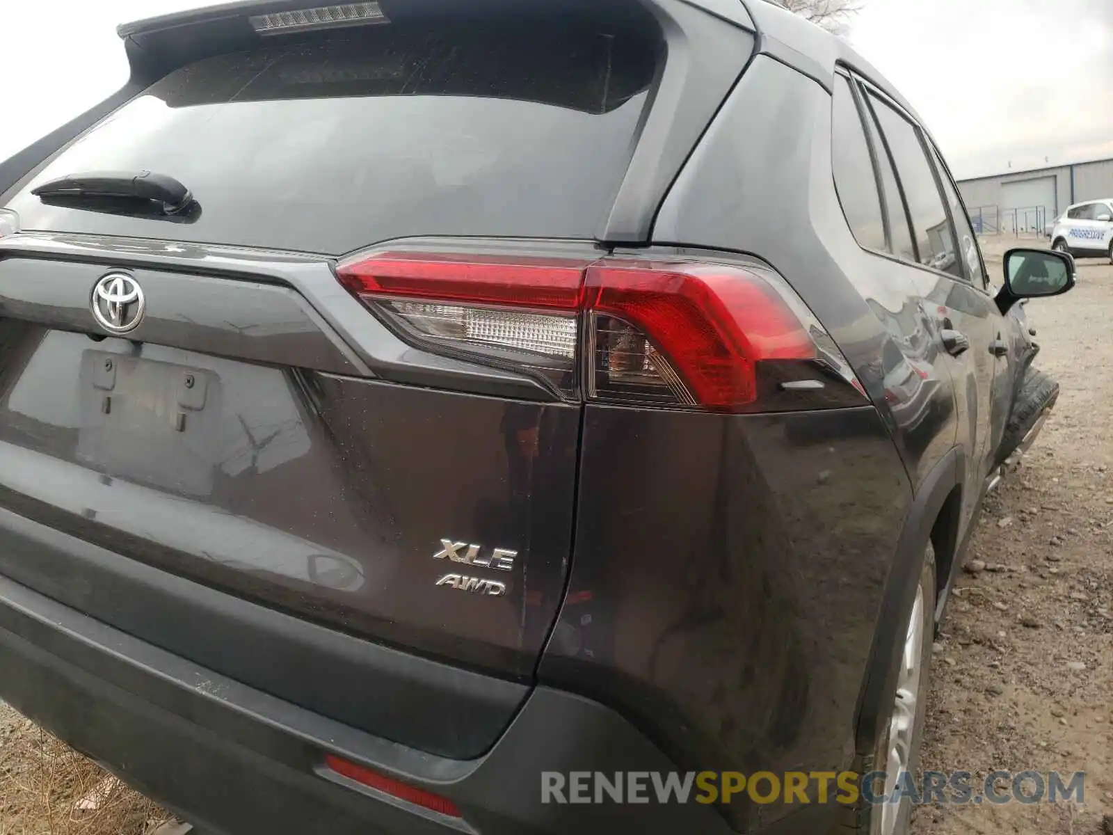 4 Photograph of a damaged car 2T3P1RFV5KW027003 TOYOTA RAV4 2019