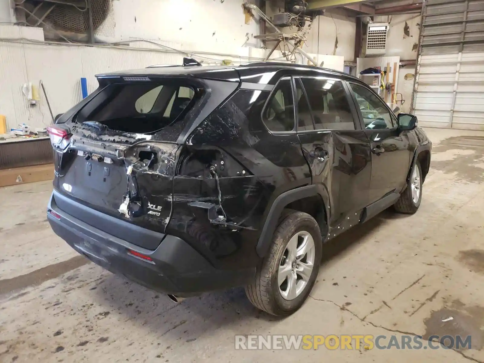 4 Photograph of a damaged car 2T3P1RFV5KW040625 TOYOTA RAV4 2019