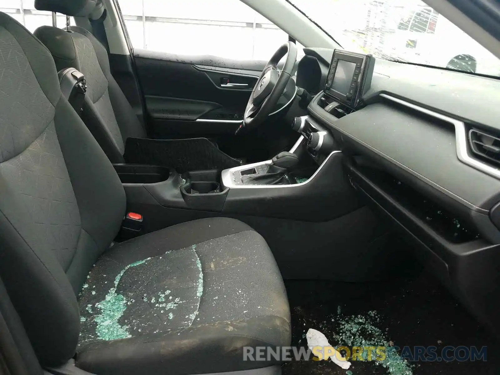 5 Photograph of a damaged car 2T3P1RFV5KW046828 TOYOTA RAV4 2019