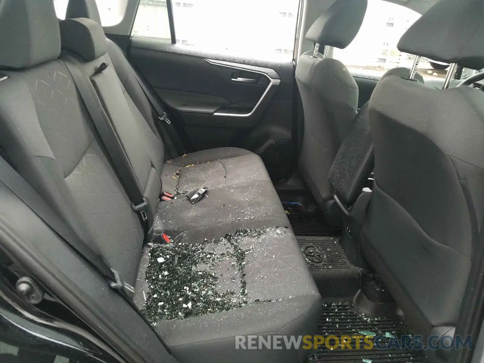 6 Photograph of a damaged car 2T3P1RFV5KW046828 TOYOTA RAV4 2019