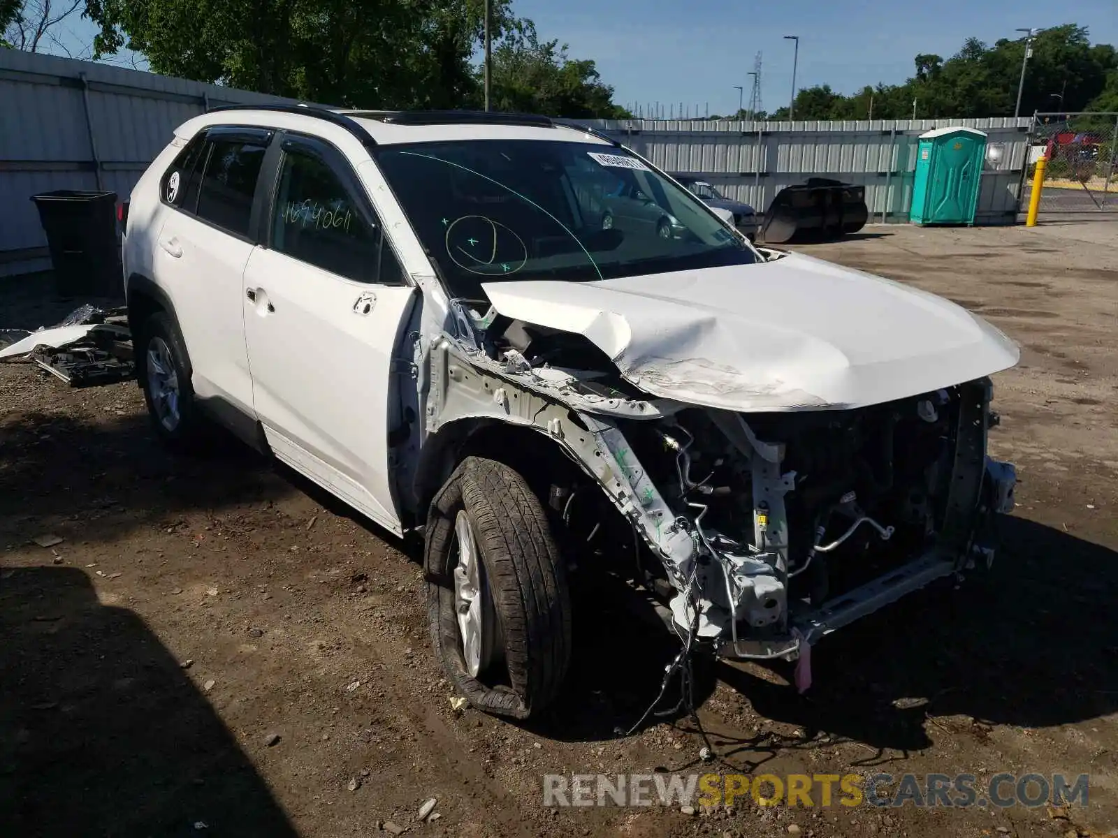 1 Photograph of a damaged car 2T3P1RFV5KW052872 TOYOTA RAV4 2019