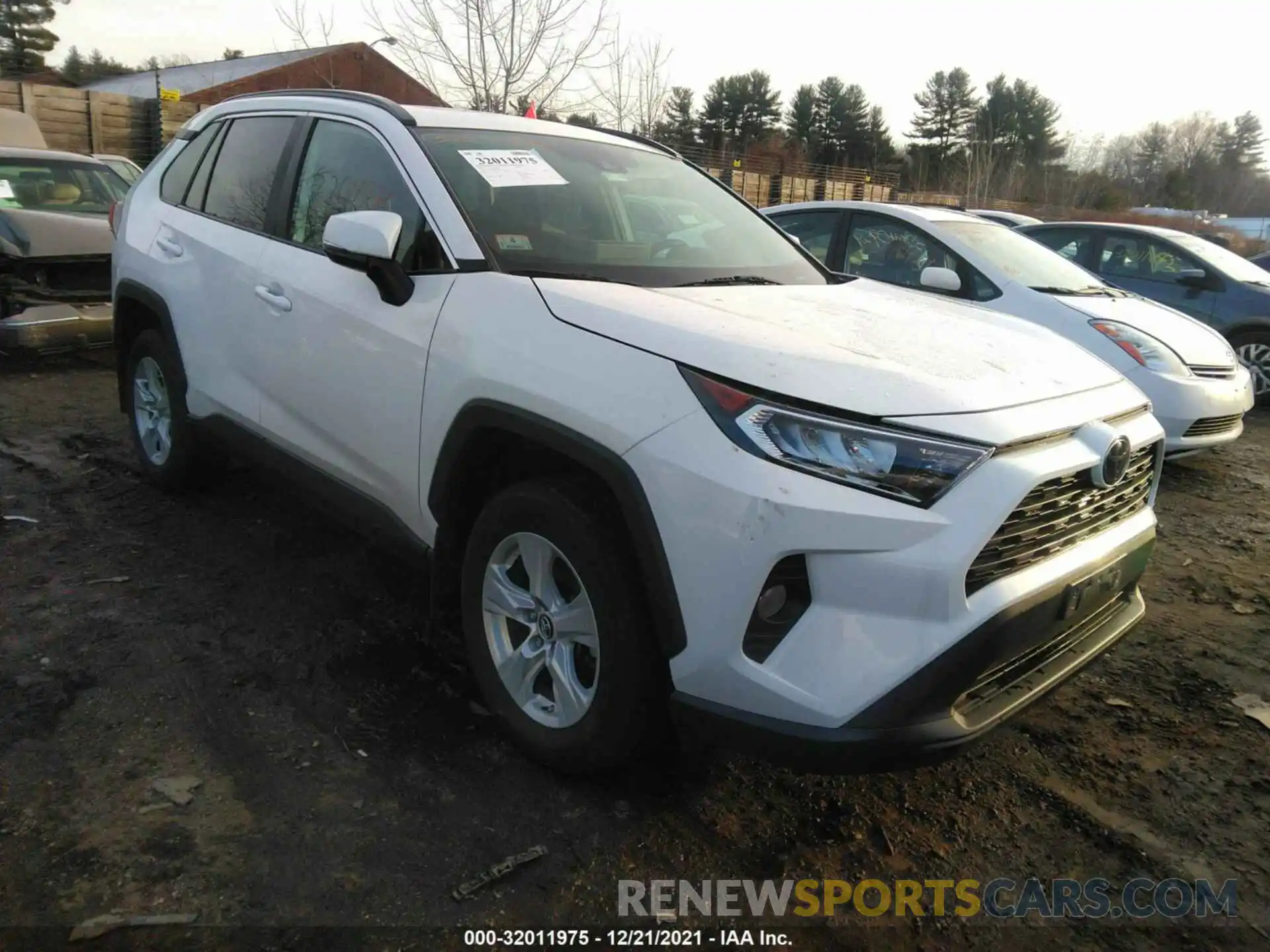 1 Photograph of a damaged car 2T3P1RFV5KW060275 TOYOTA RAV4 2019