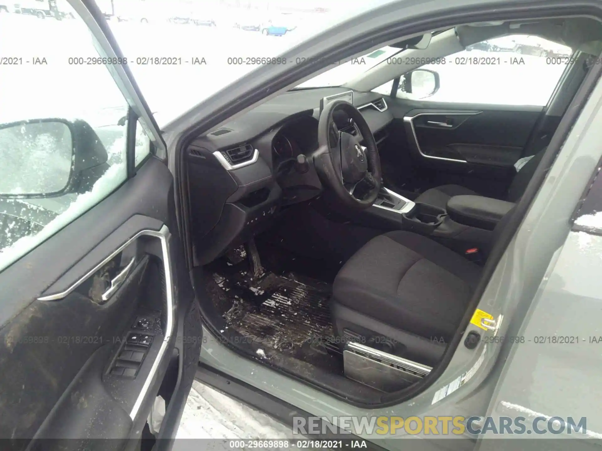 5 Photograph of a damaged car 2T3P1RFV5KW069736 TOYOTA RAV4 2019