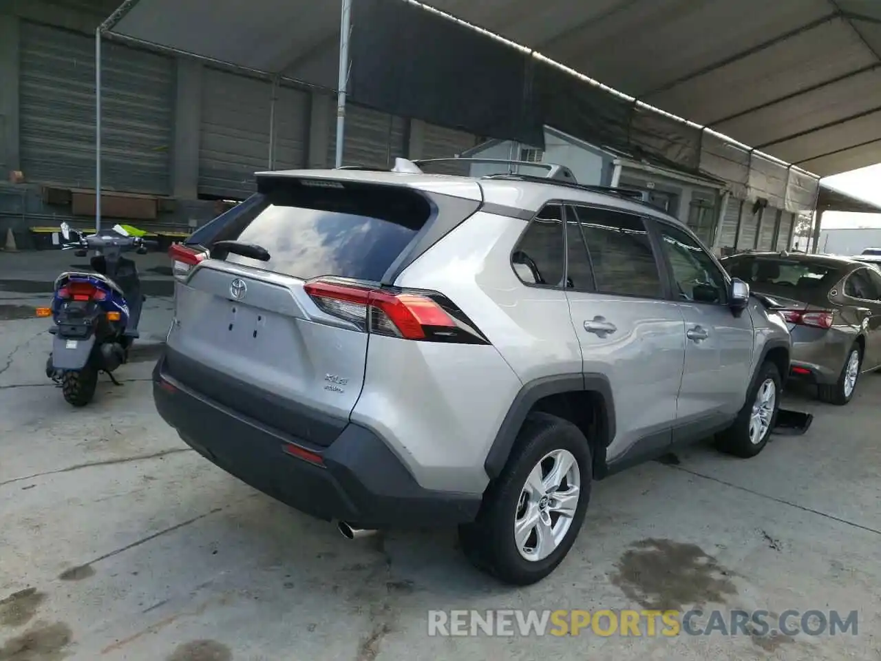 4 Photograph of a damaged car 2T3P1RFV5KW072331 TOYOTA RAV4 2019