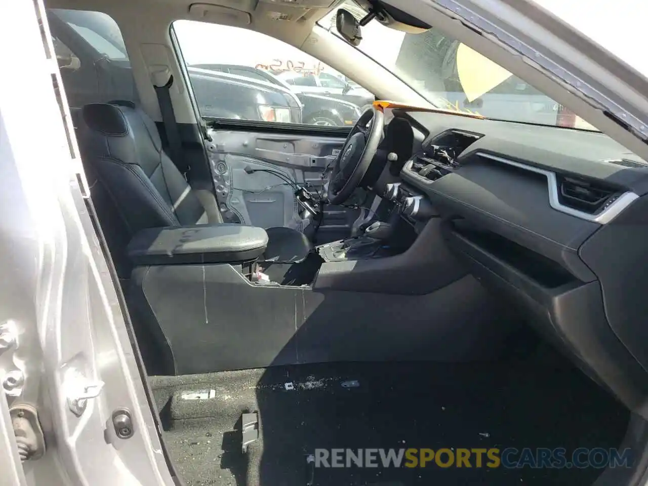 5 Photograph of a damaged car 2T3P1RFV6KC038884 TOYOTA RAV4 2019